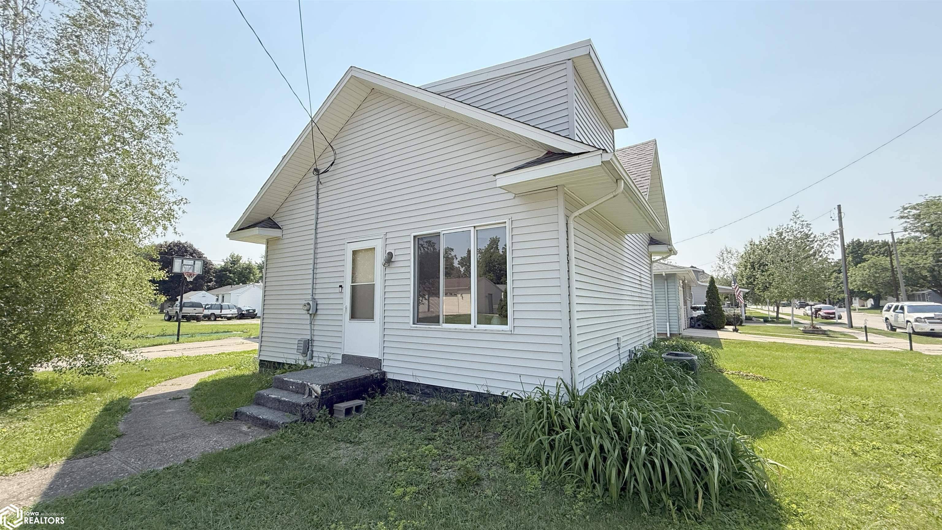 Mason City, IA 50401,2302 S Madison Ave