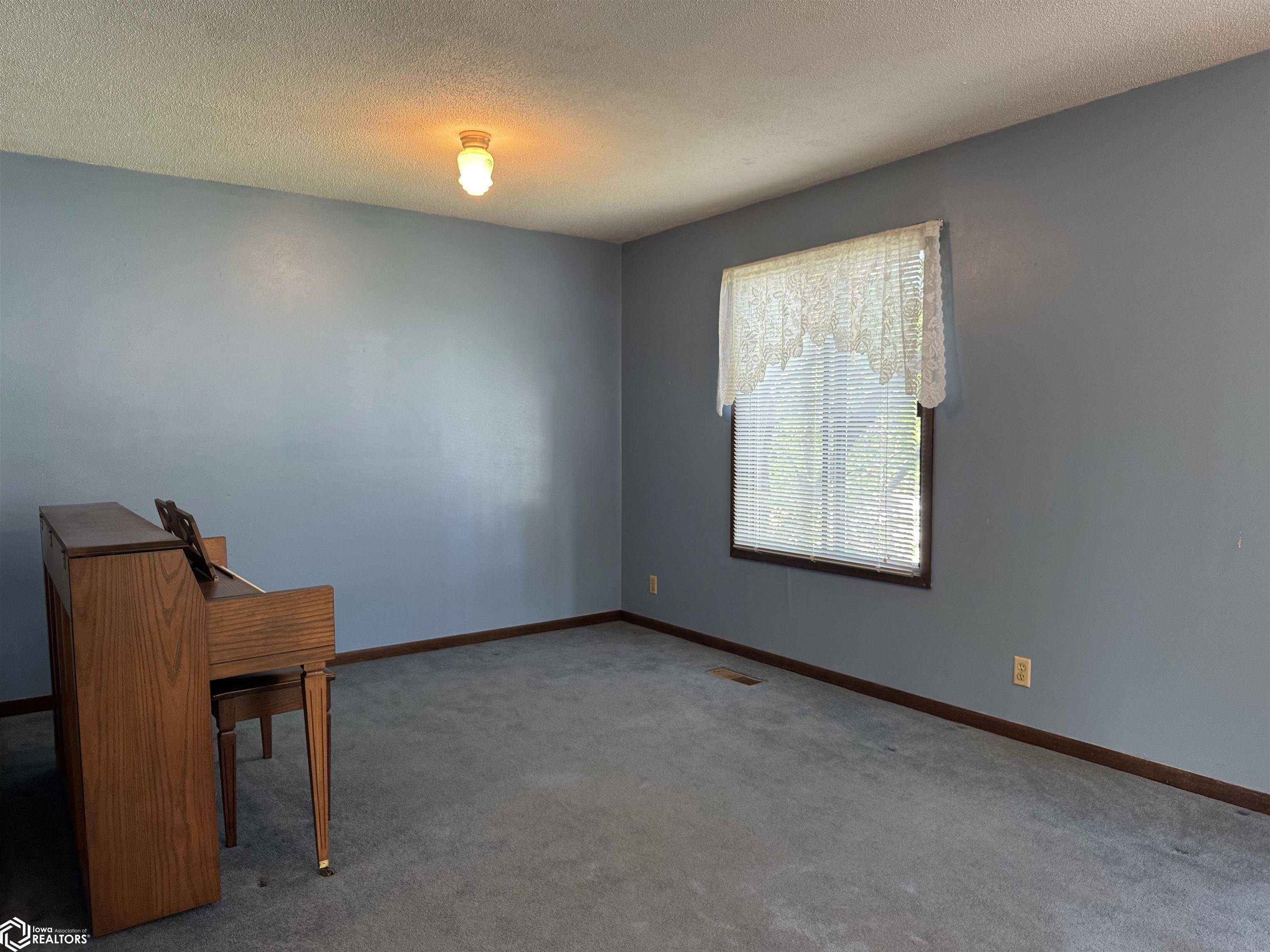 Clear Lake, IA 50428,1009 S 15th St