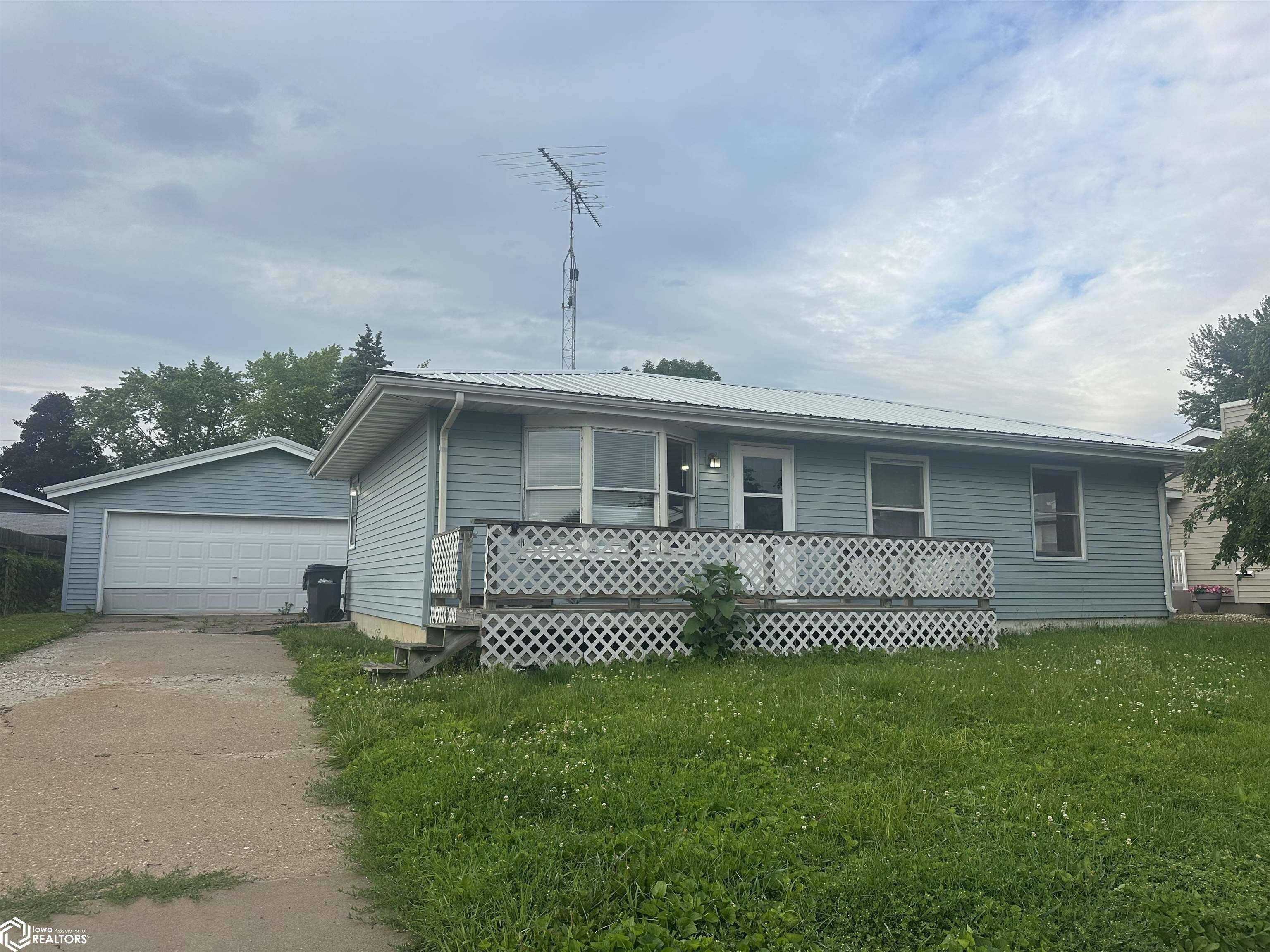 Burlington, IA 52601,1512 Parkway Dr
