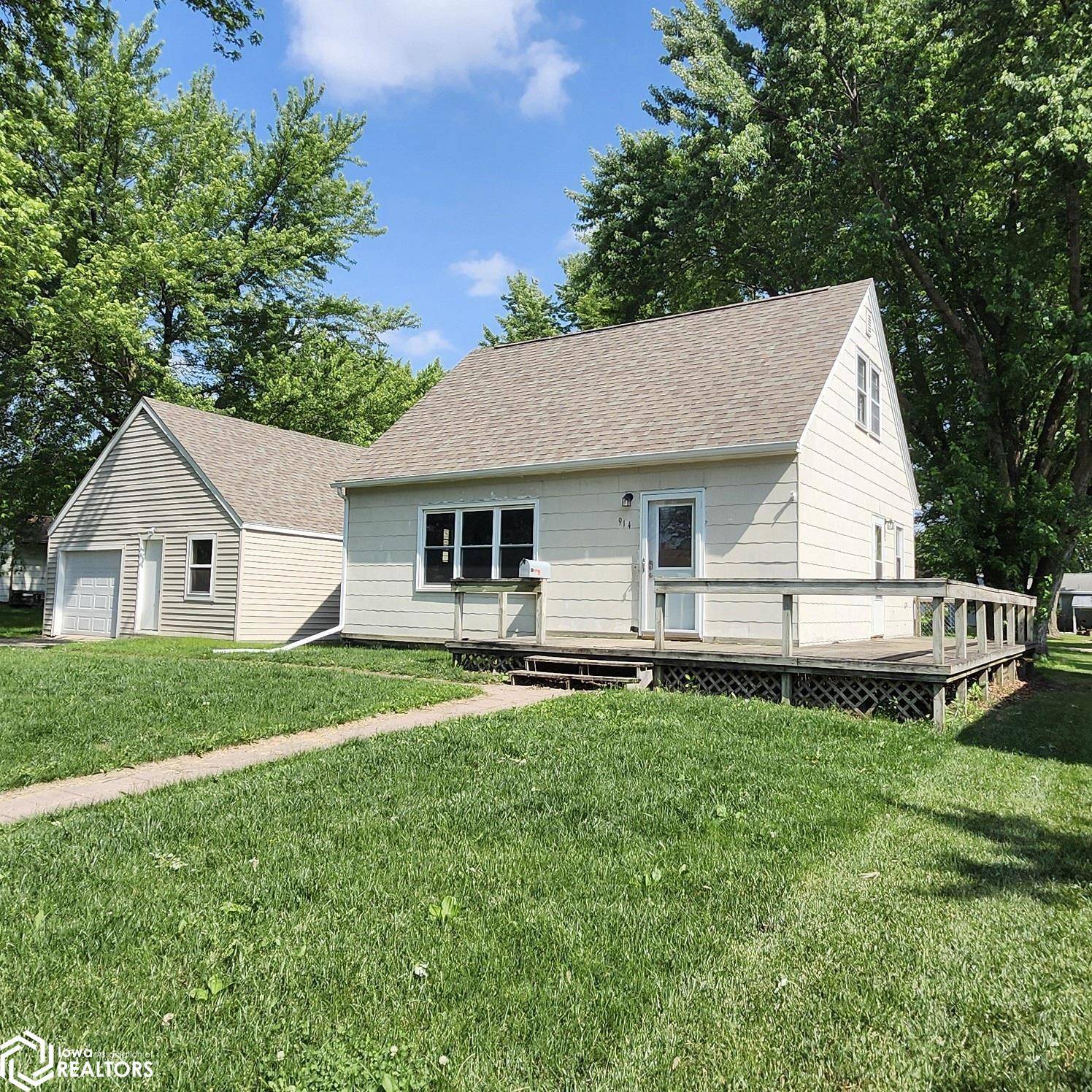 Pocahontas, IA 50574,914 2nd Ave NW