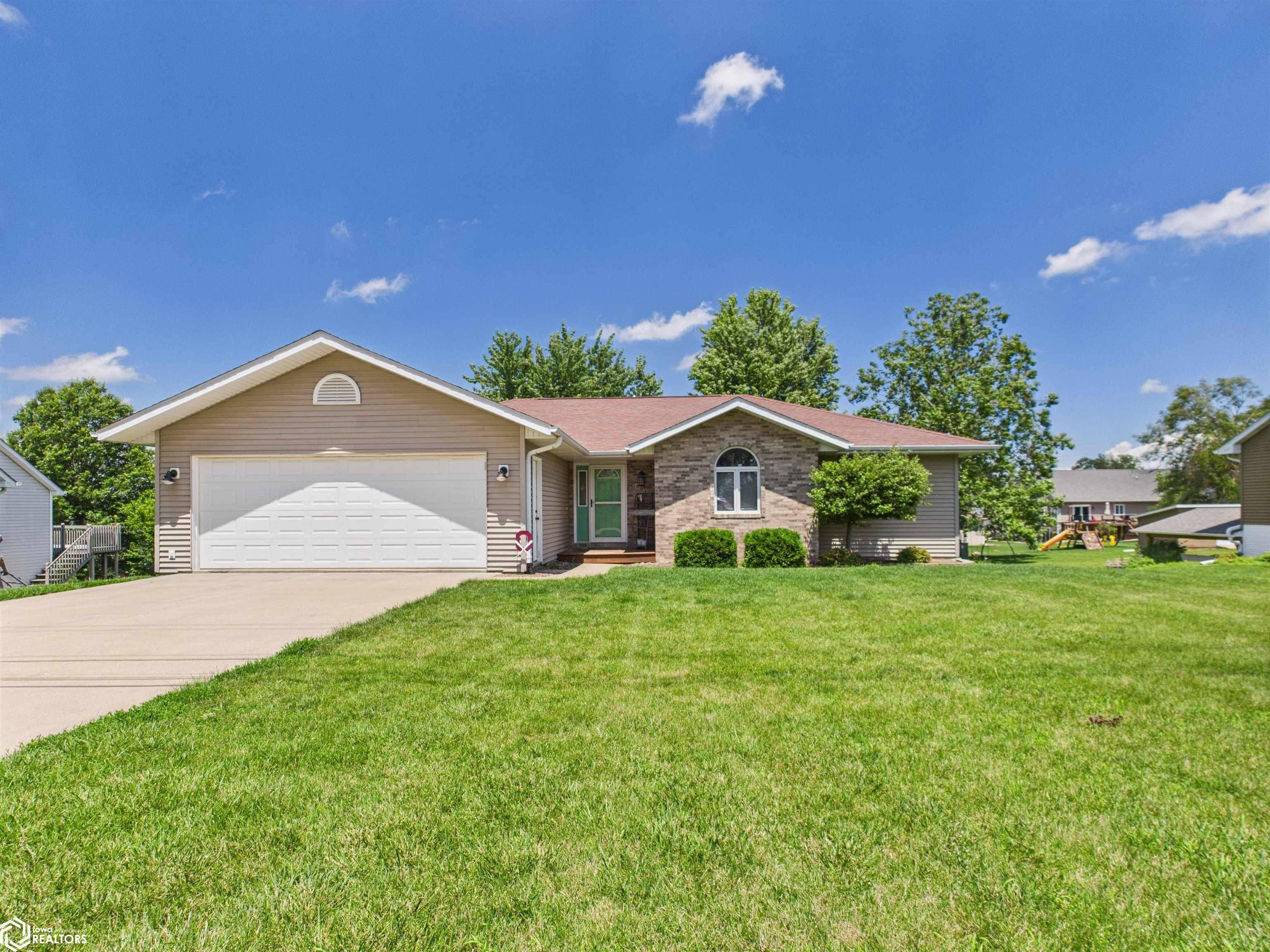 Oskaloosa, IA 52577,605 21st Ave W