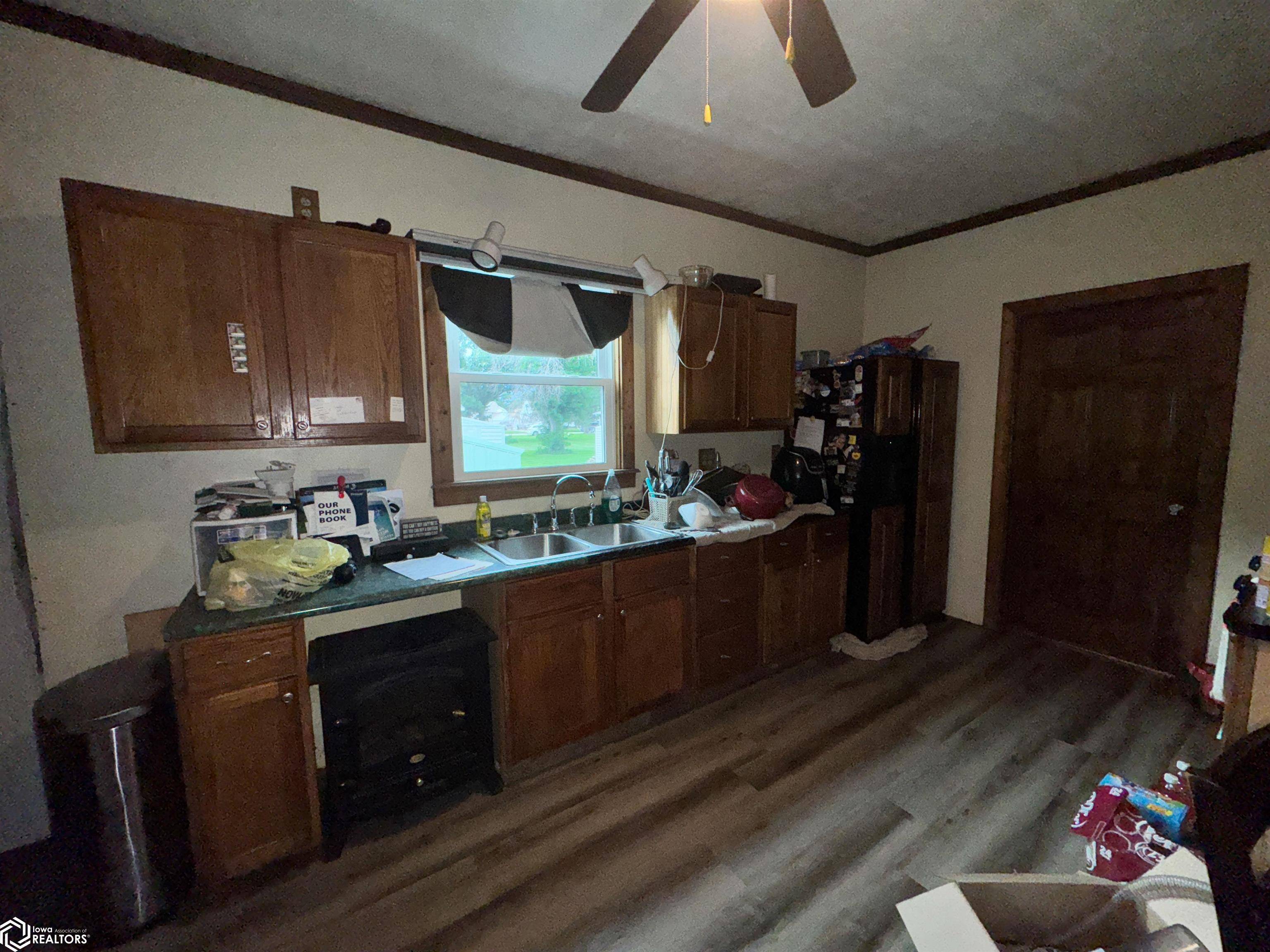 Sheffield, IA 50475,302 Park St