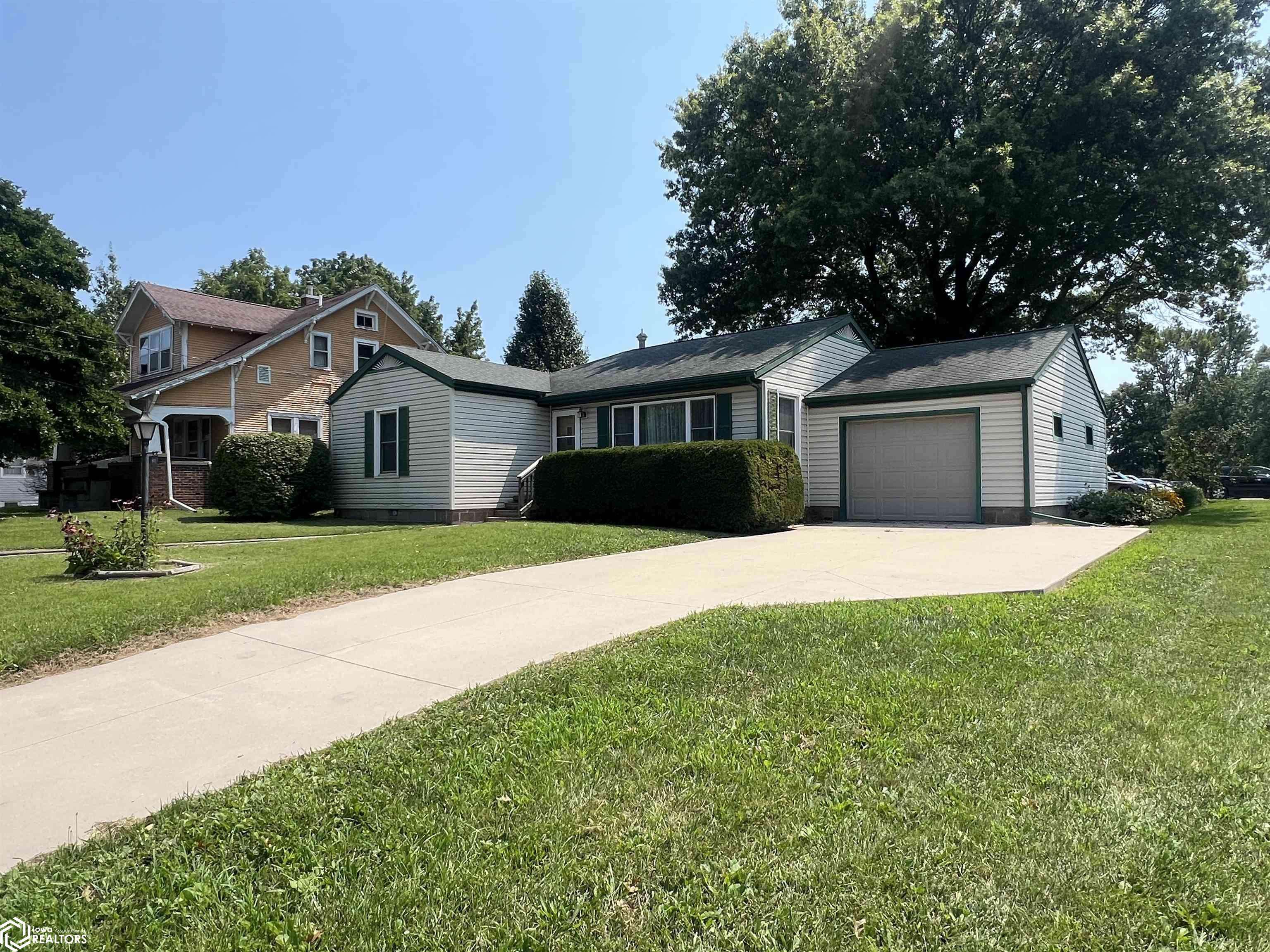 Fairfield, IA 52556,902 W Burlington Ave