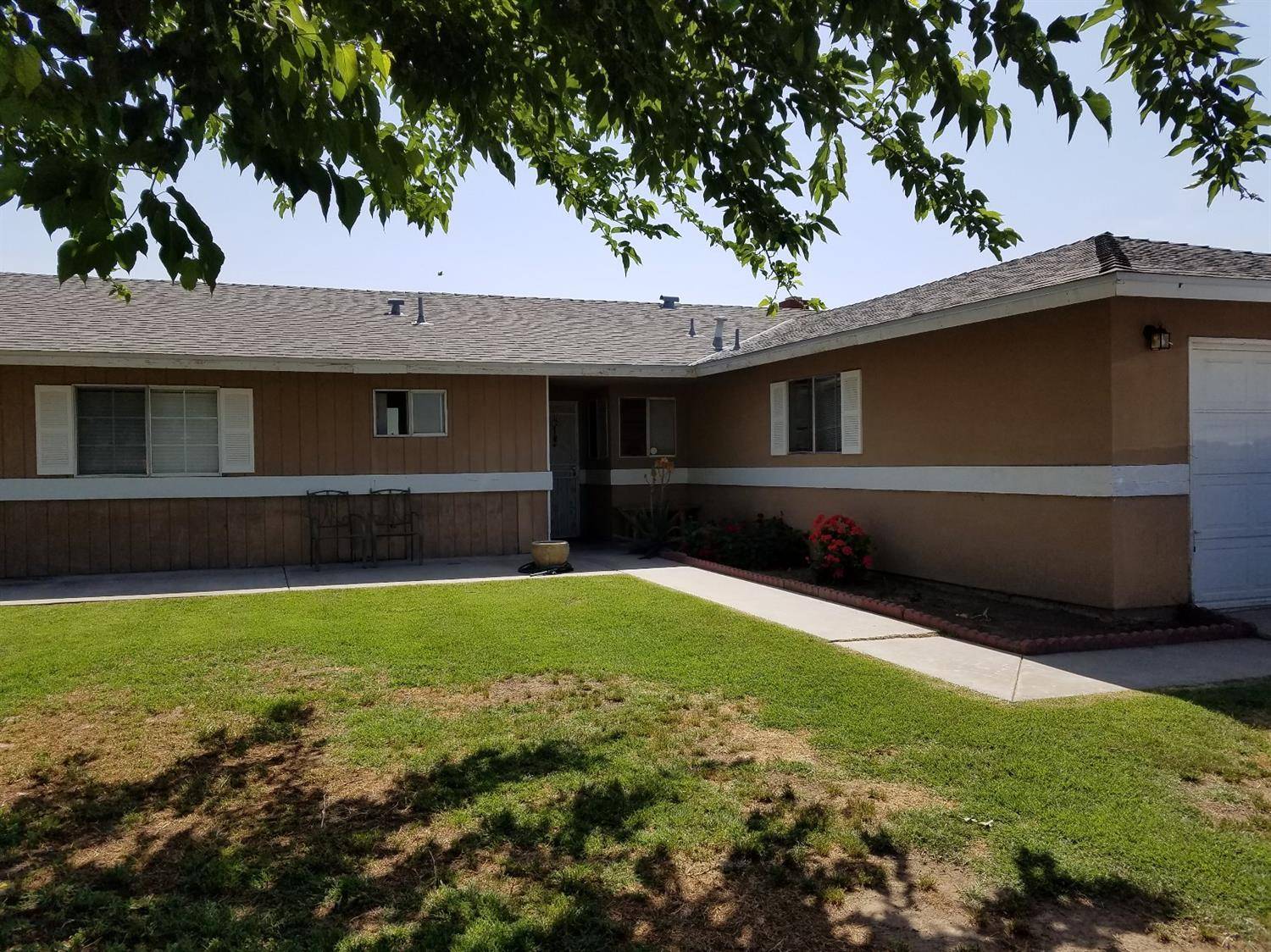 Farmersville, CA 93223,670 Sandy Avenue