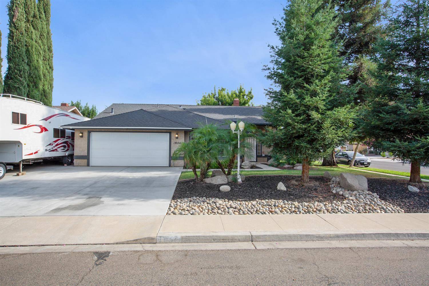 Visalia, CA 93292,1844 E Laurel Avenue