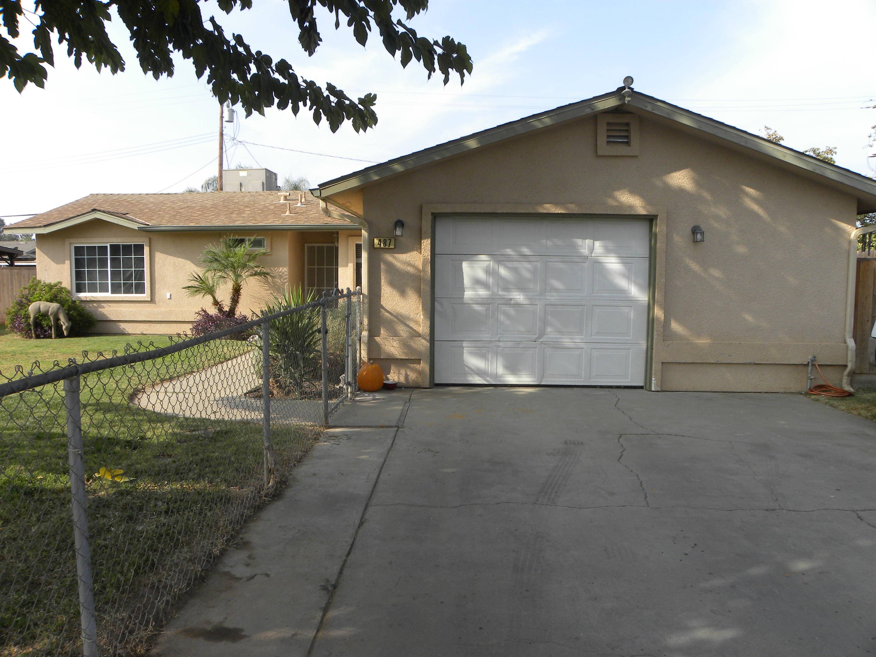 Farmersville, CA 93223,487 N Gene Avenue