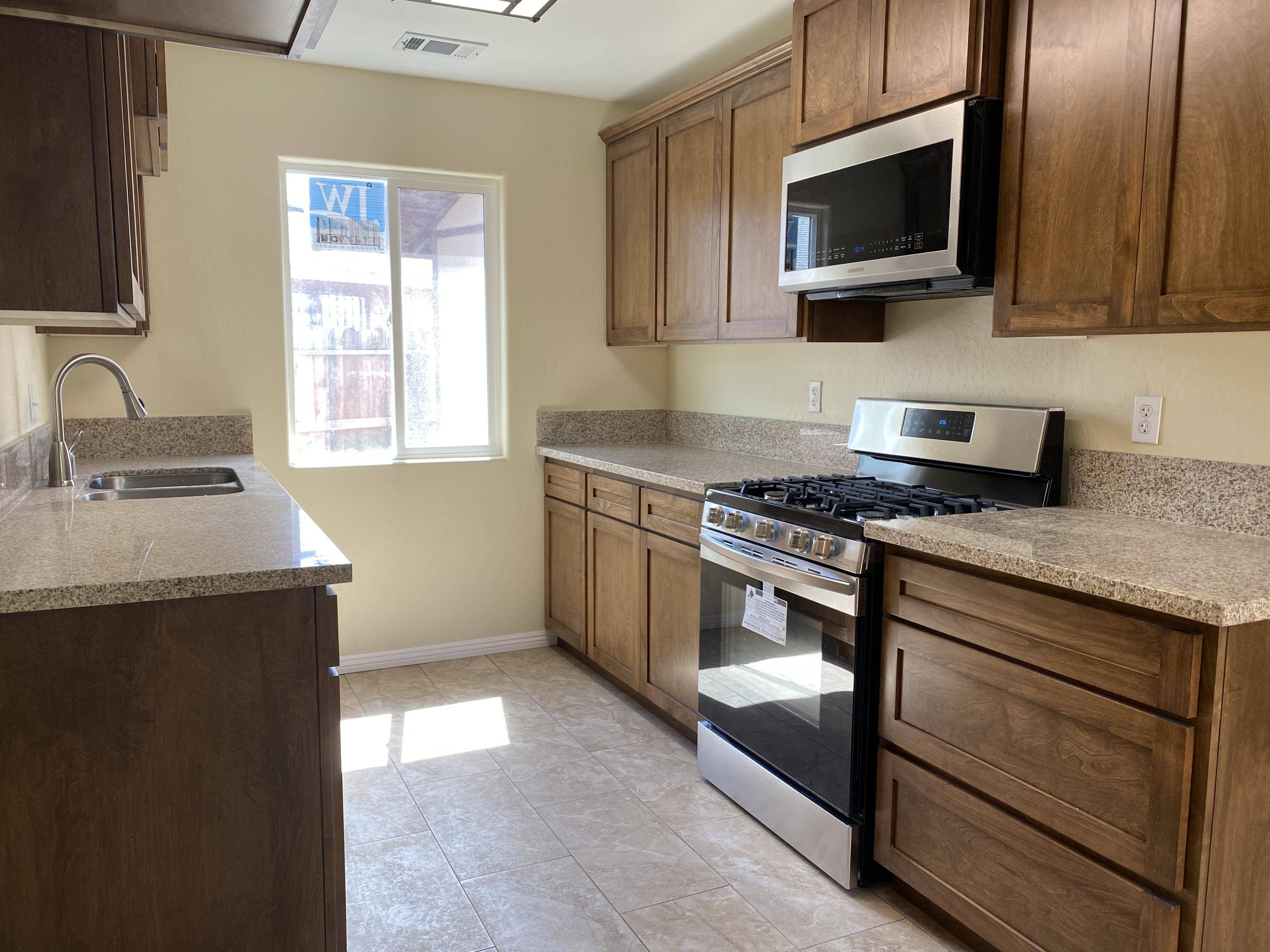 Tulare, CA 93274,953 S T Street