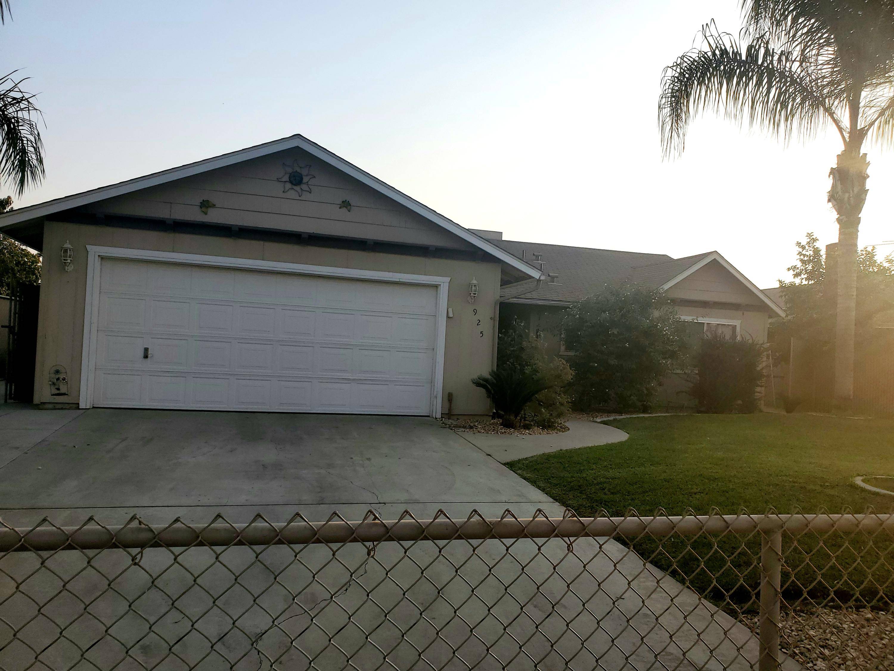 Farmersville, CA 93223,925 W Harold Street