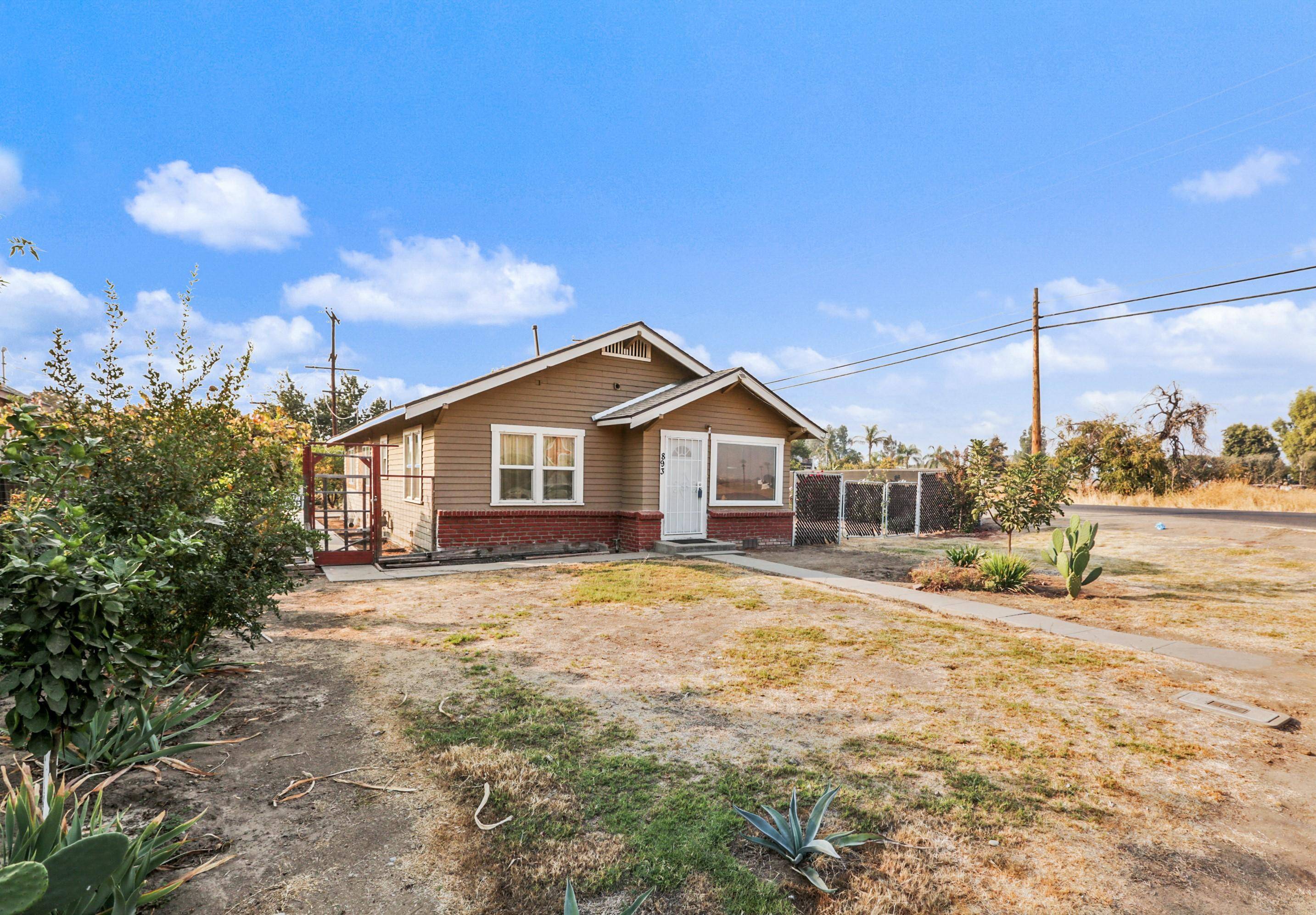 Woodlake, CA 93286,893 N Cypress Street