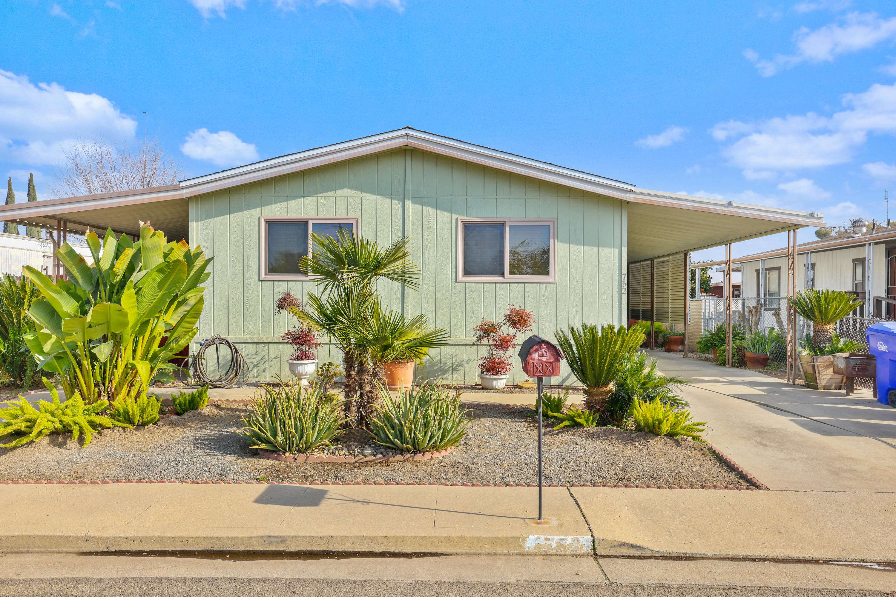 Farmersville, CA 93223,752 S Rose Avenue