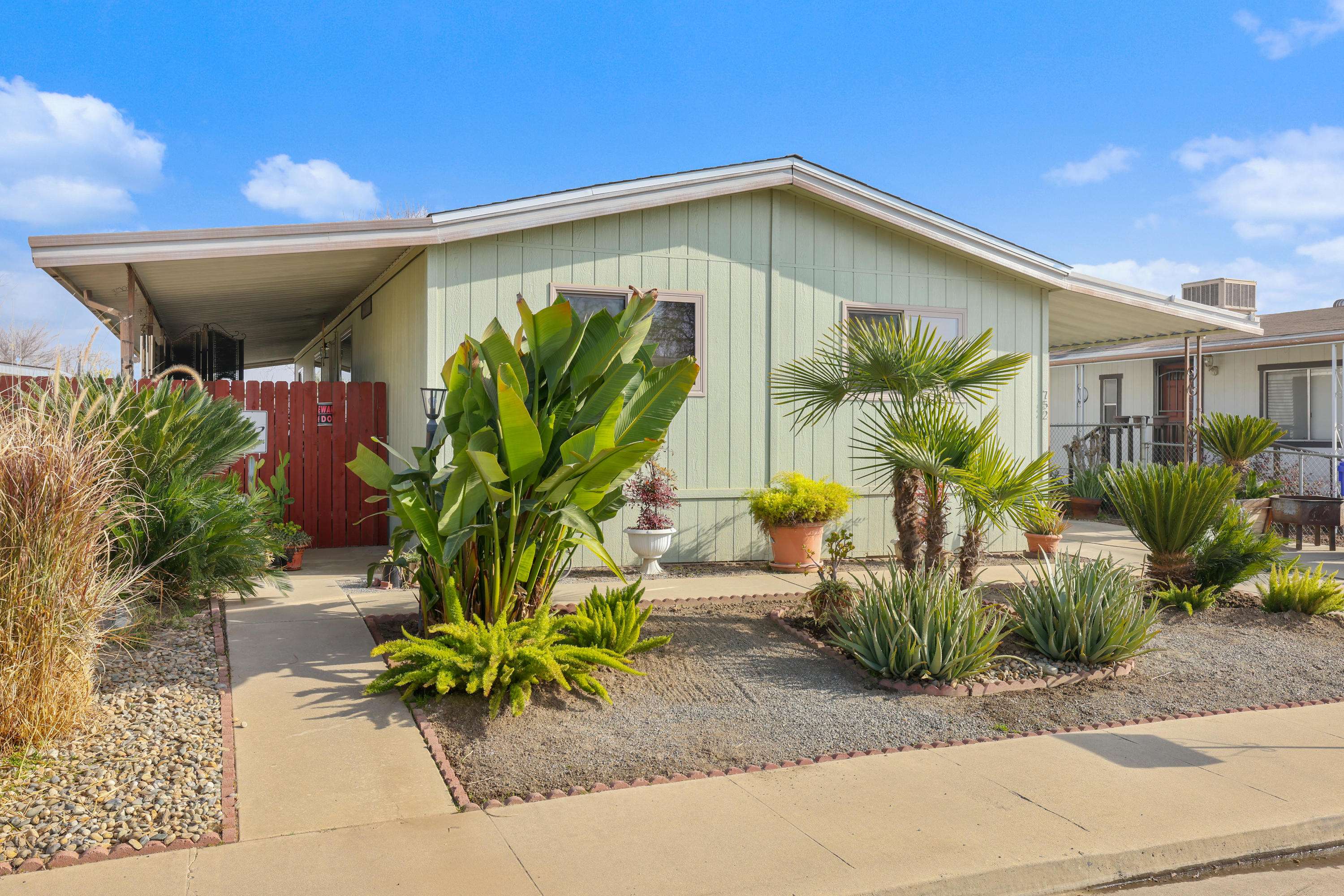 Farmersville, CA 93223,752 S Rose Avenue