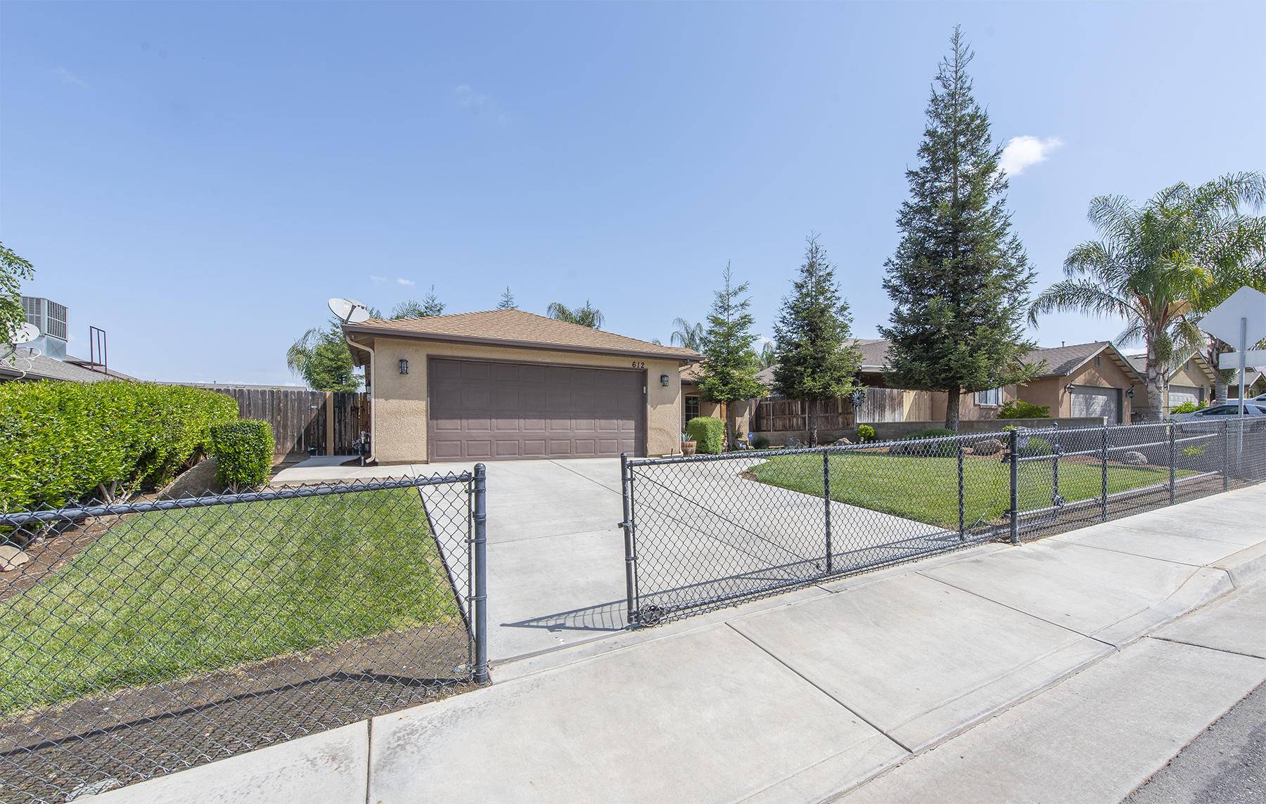 Woodlake, CA 93286,612 E Sierra Avenue