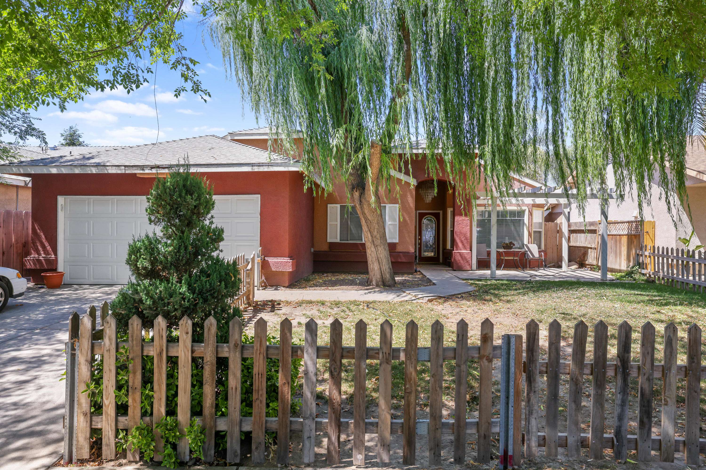 Farmersville, CA 93223,880 W Teddy Street