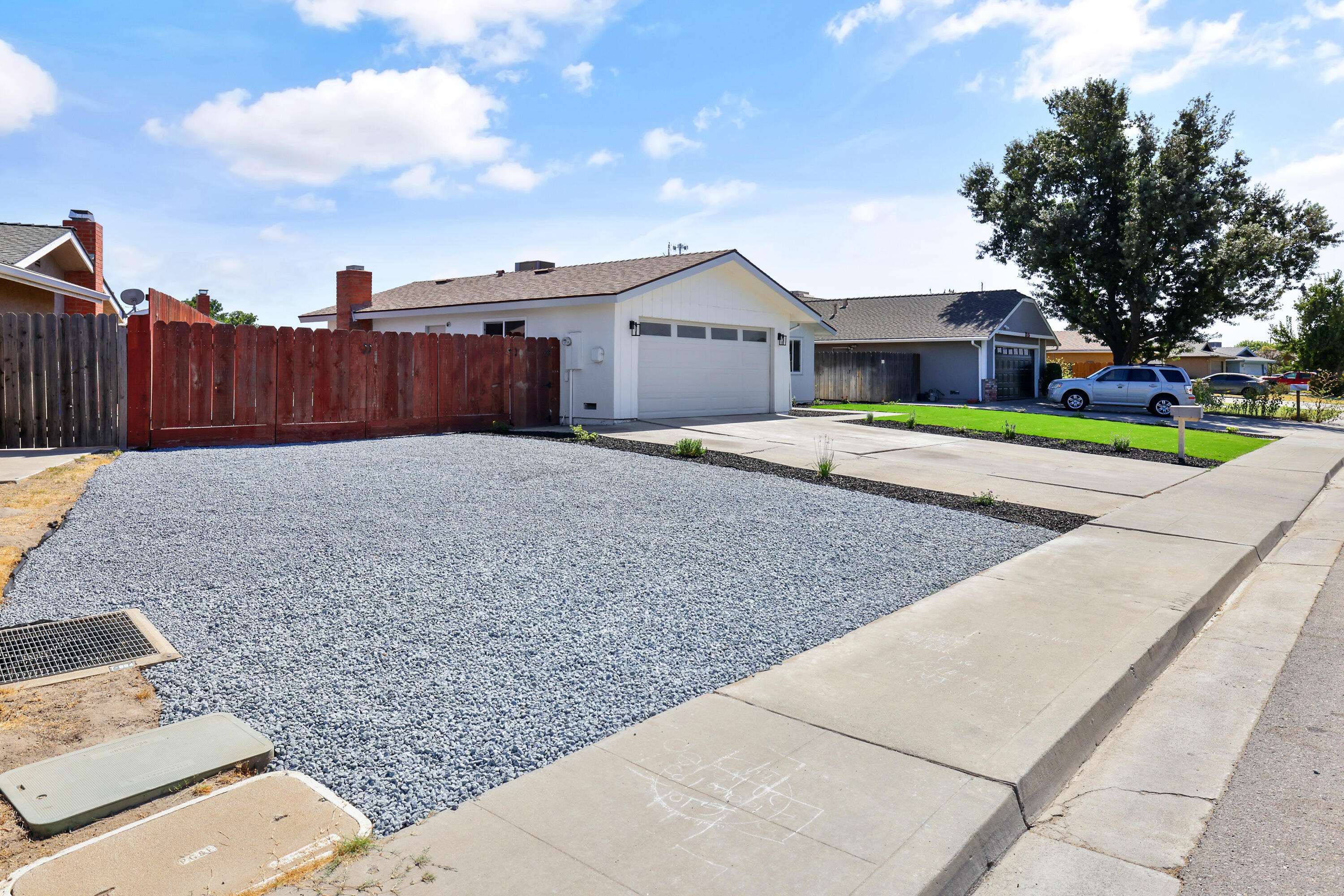 Lemoore, CA 93245,975 Redwood Lane