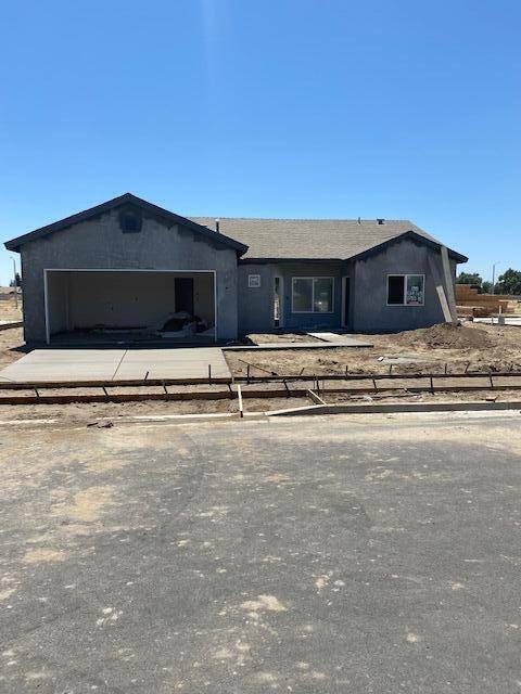 Porterville, CA 93257,695 W Red Oak Ave N Avenue