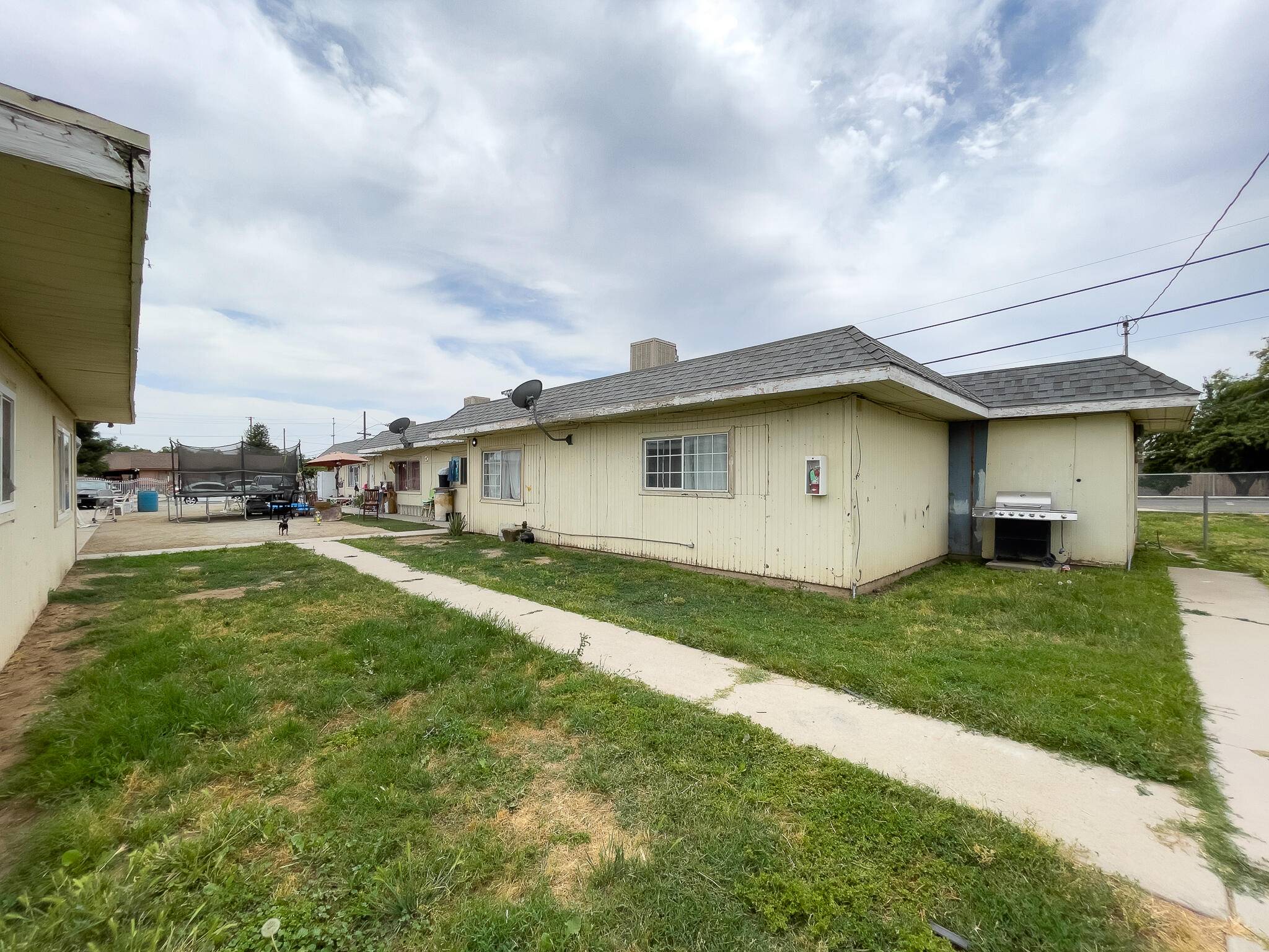 Farmersville, CA 93223,718 E Larry Street