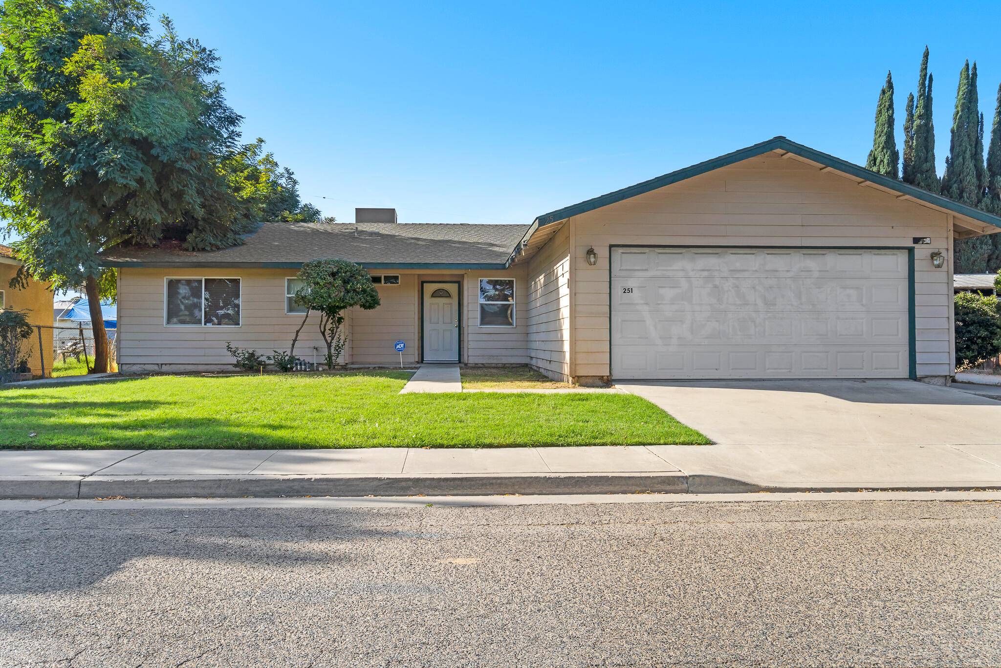 Farmersville, CA 93223,251 W Front Street