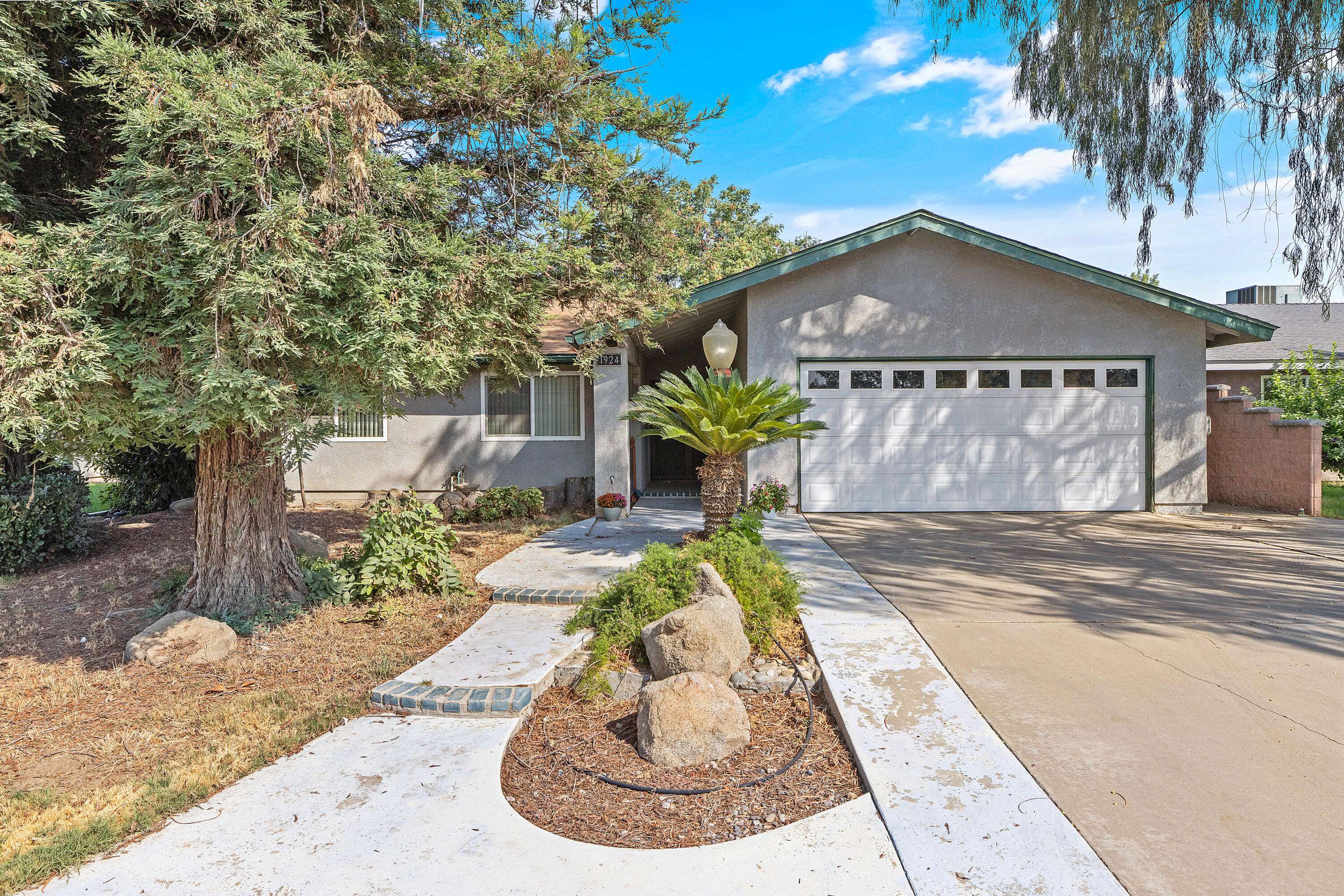 Tulare, CA 93274,1924 Marvin Avenue