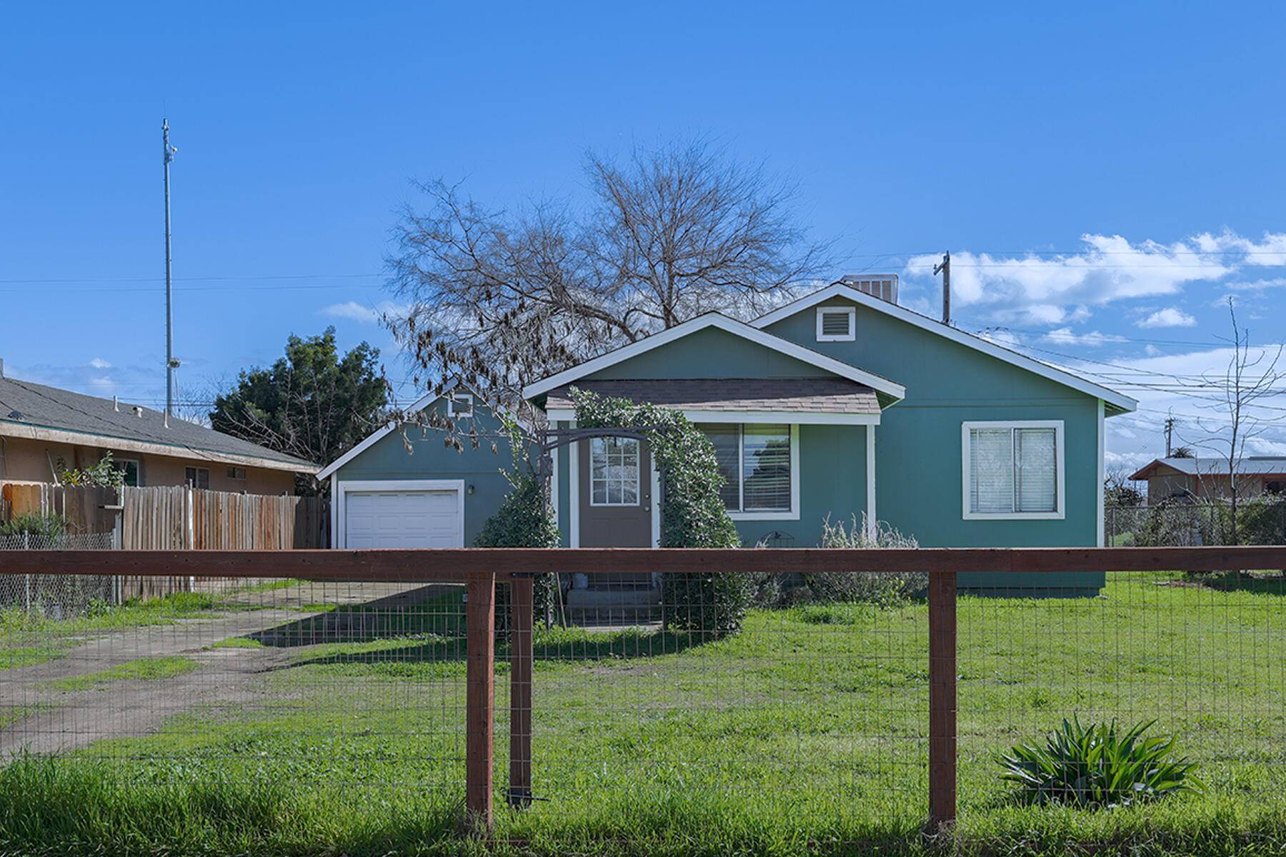 Farmersville, CA 93223,404 S Shasta Avenue