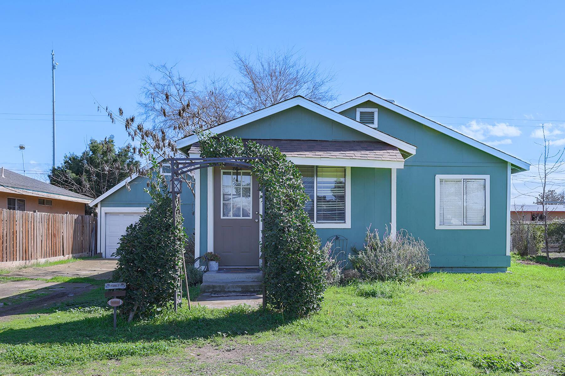 Farmersville, CA 93223,404 S Shasta Avenue