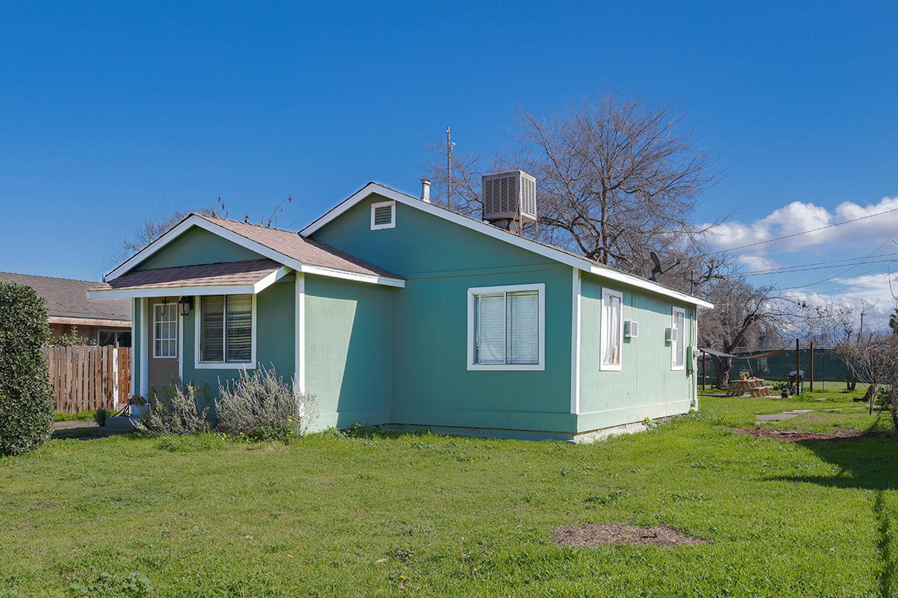 Farmersville, CA 93223,404 S Shasta Avenue