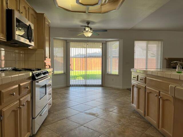 Tulare, CA 93274,2124 Lanai Court