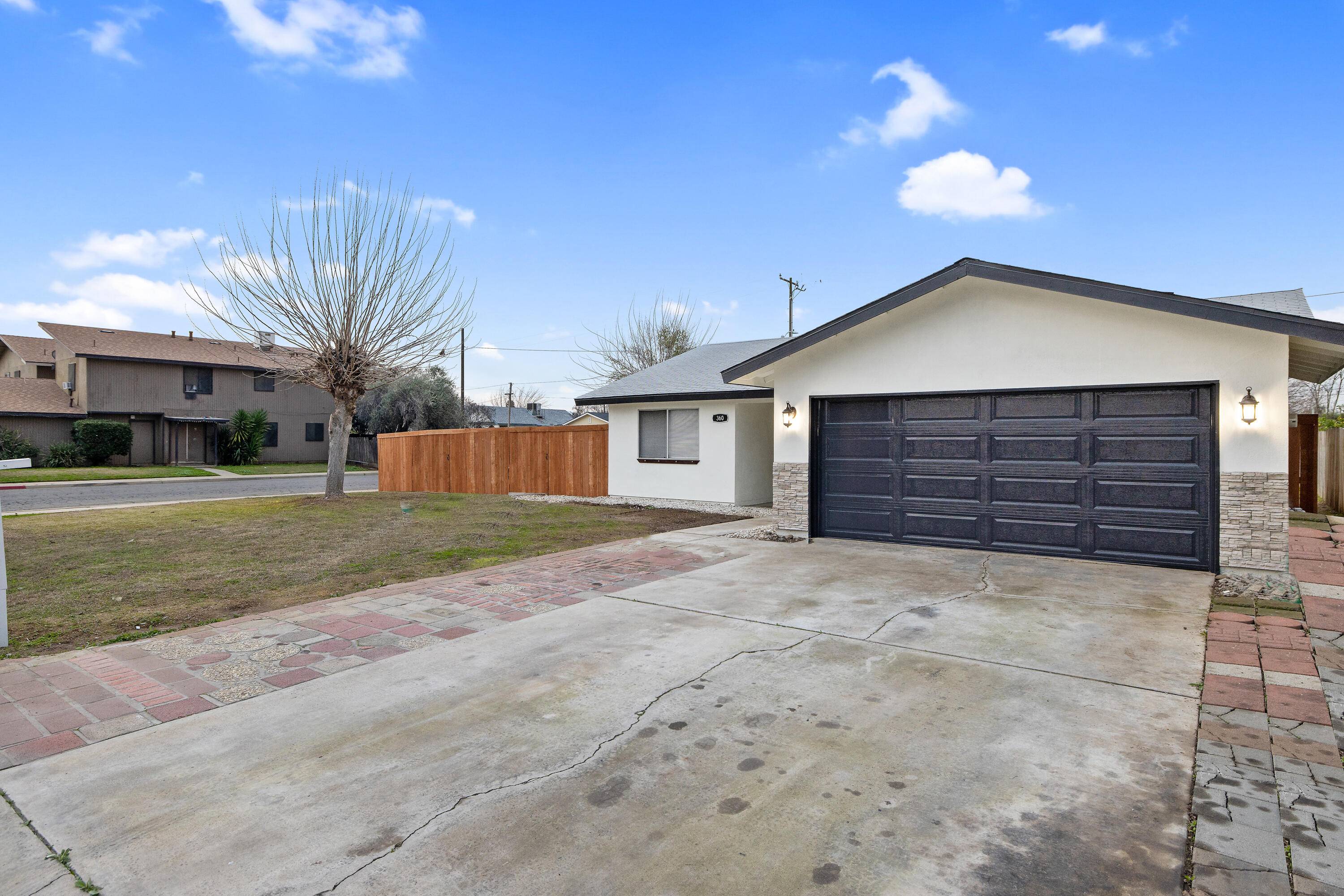 Woodlake, CA 93286,360 Crestwood Avenue