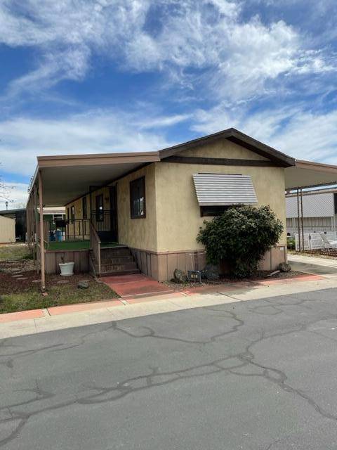 Dinuba, CA 93618,581 N Crawford Avenue #93