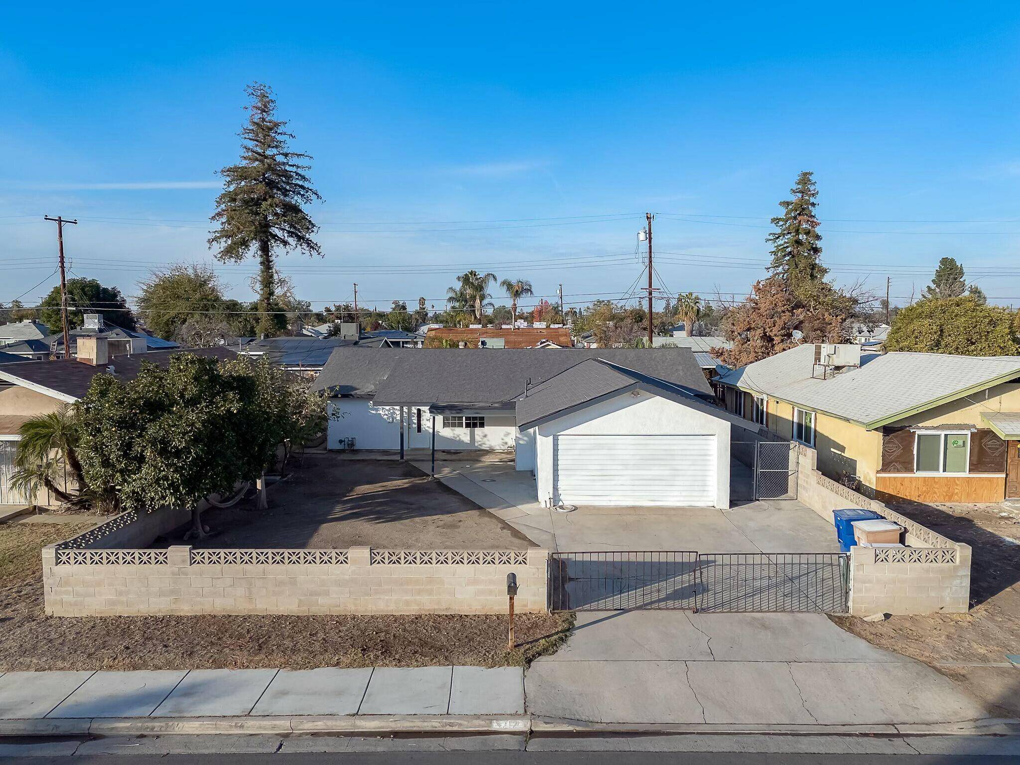 Bakersfield, CA 93304,1712 Custer Avenue