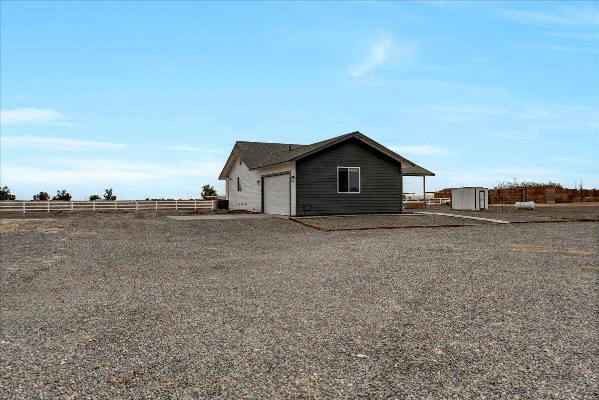 Stratford, CA 93266,18853 King Avenue