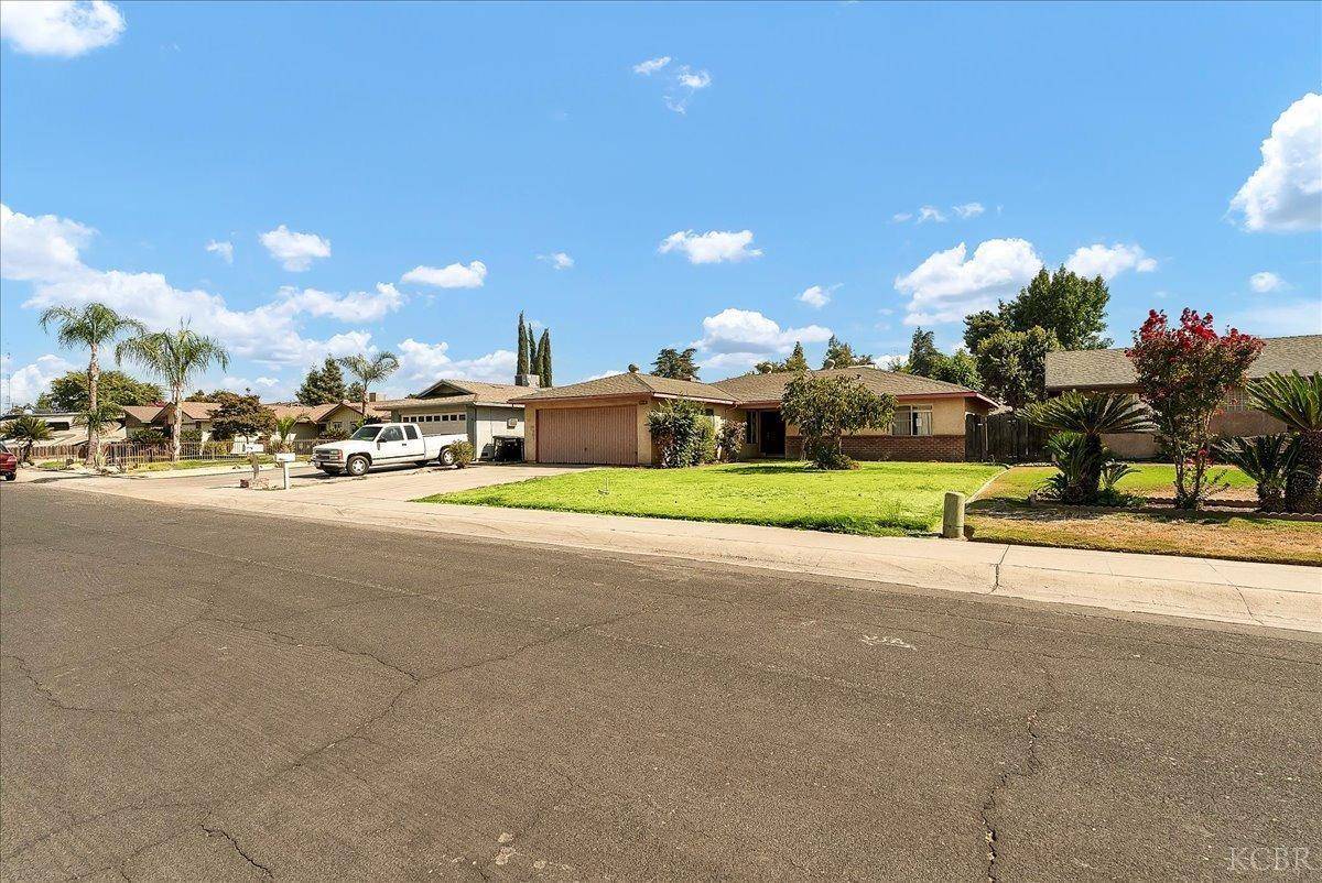 Visalia, CA 93277,2939 W Country Court