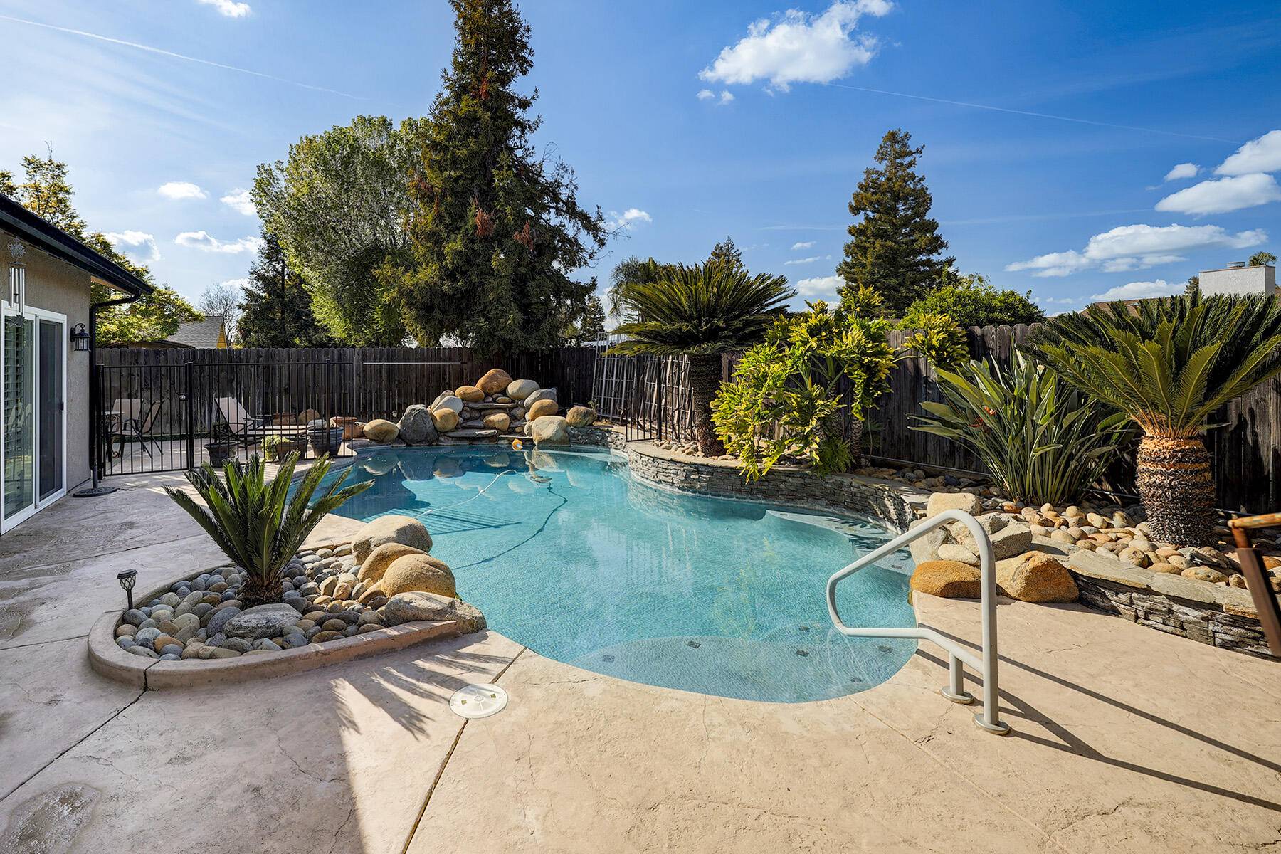 Visalia, CA 93277,5922 W Howard Court
