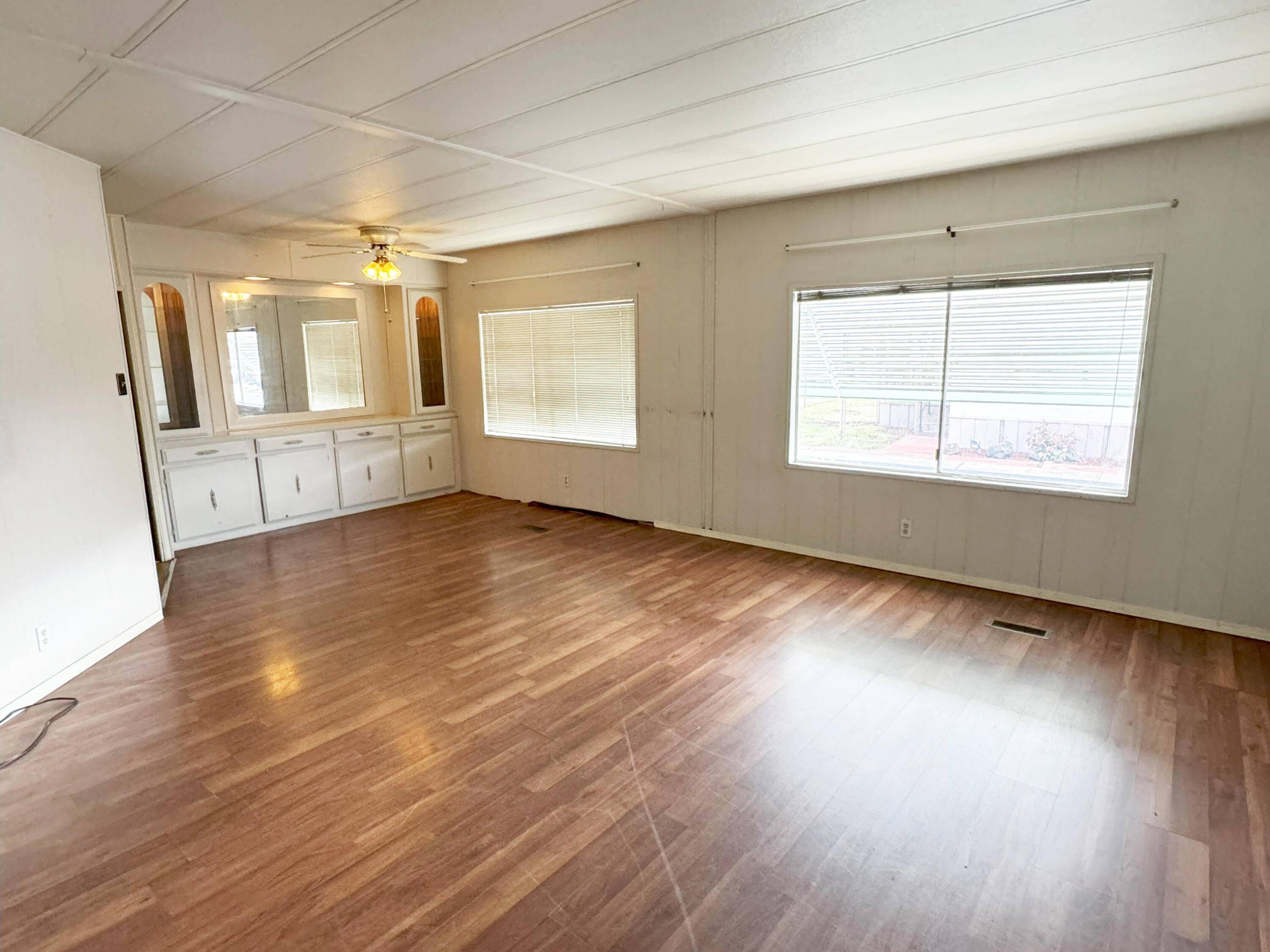 Dinuba, CA 93618,581 N Crawford Avenue #100
