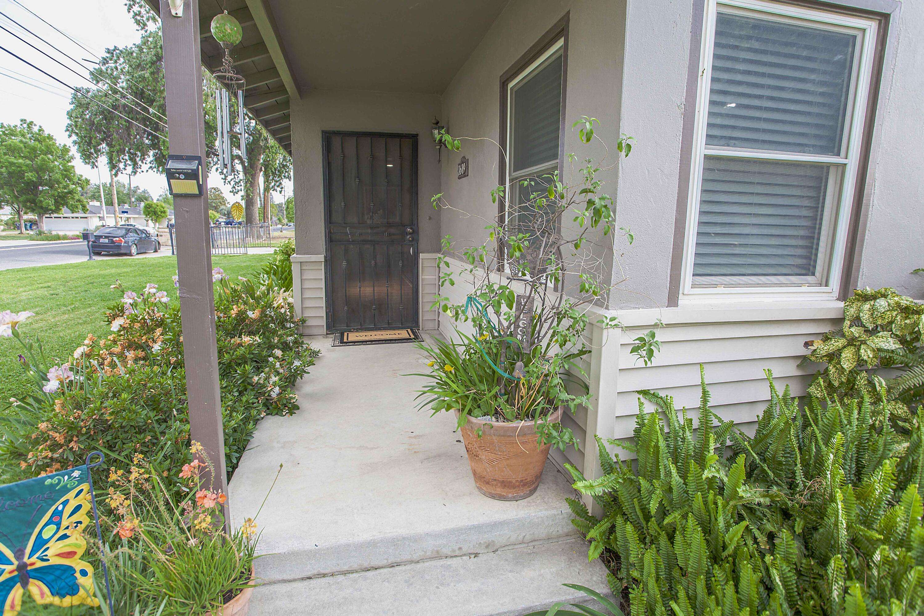 Tulare, CA 93274,1609 N Oaks Street