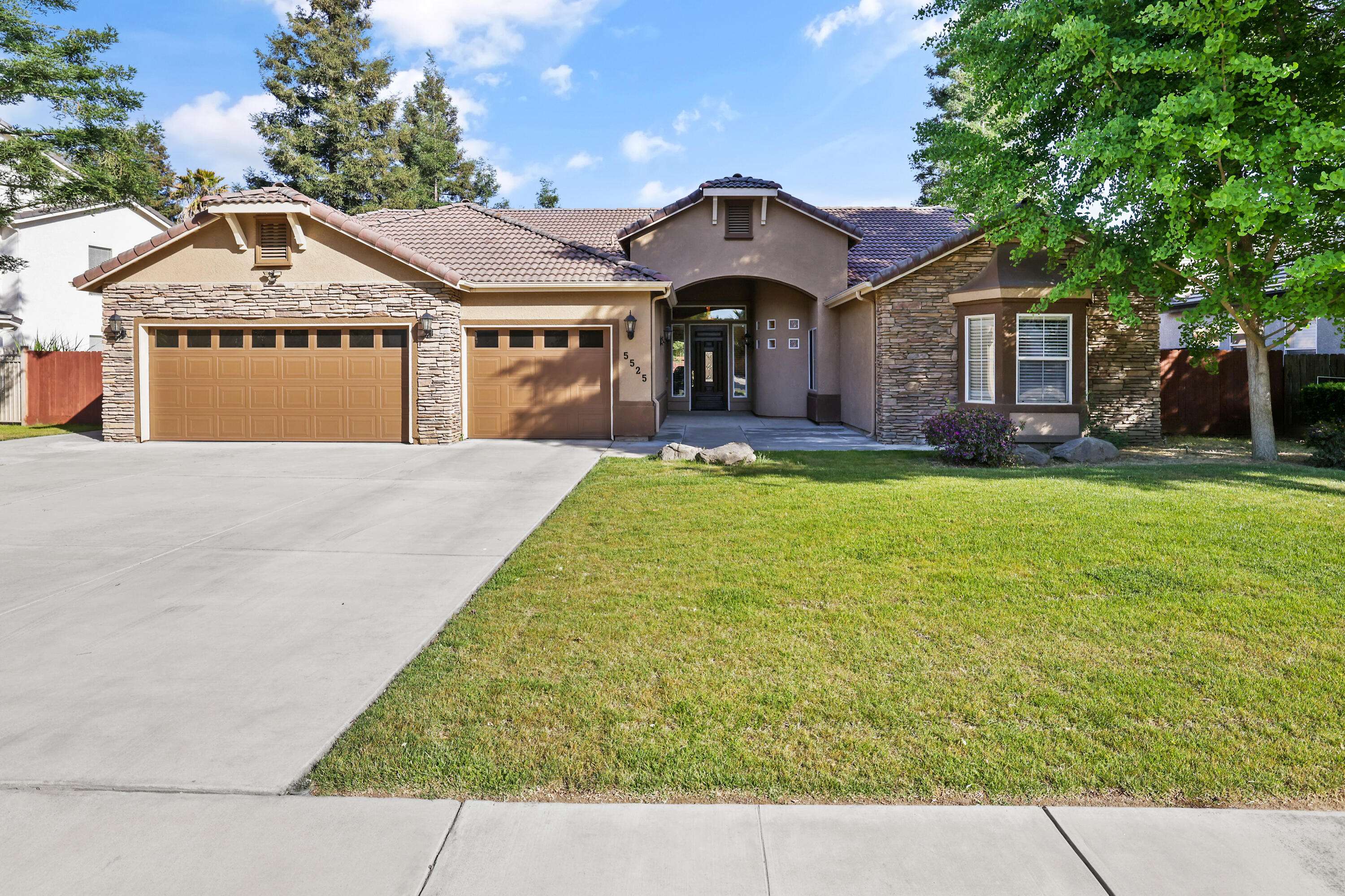 Visalia, CA 93291,5525 W Perez Avenue