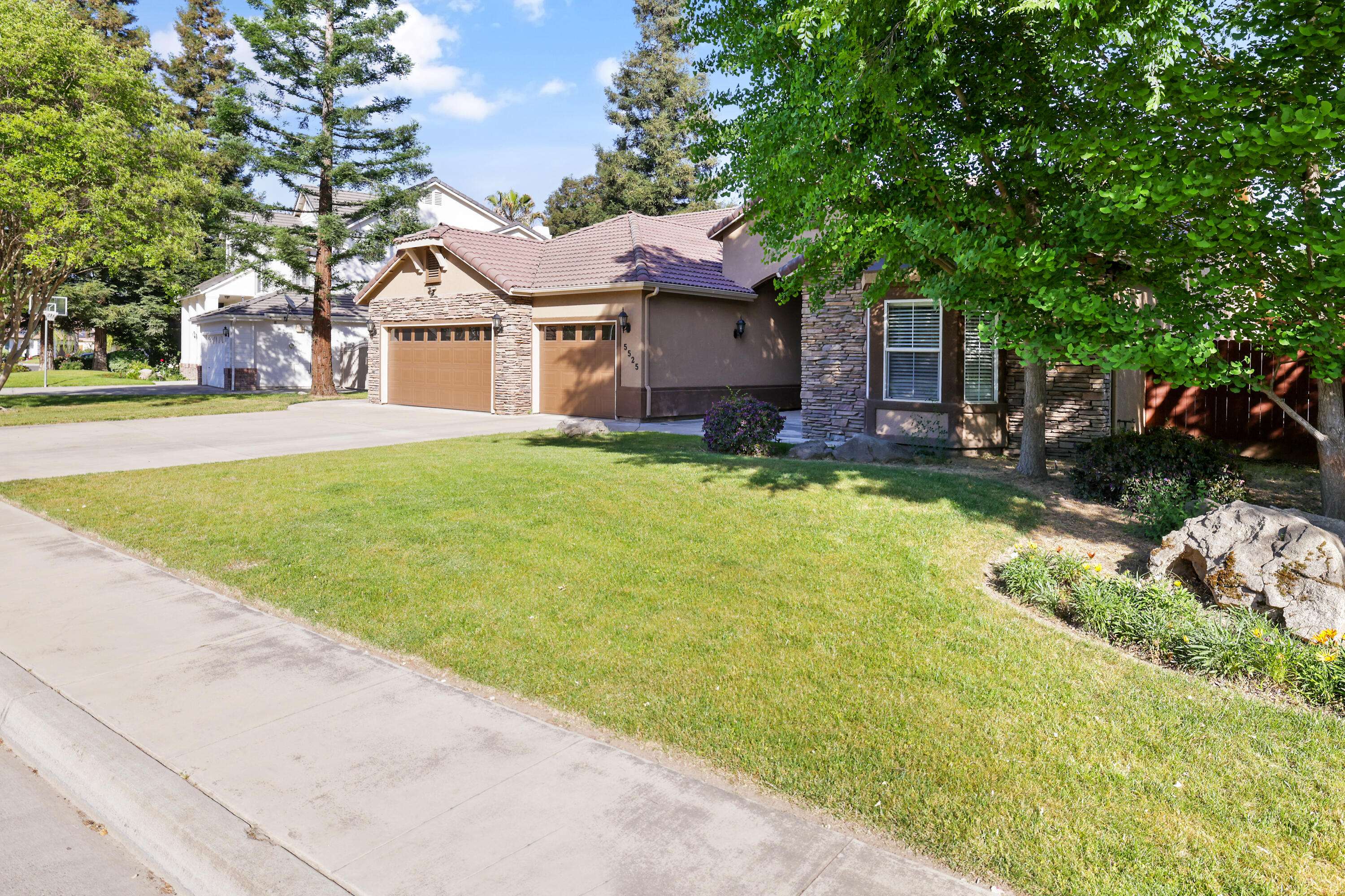 Visalia, CA 93291,5525 W Perez Avenue