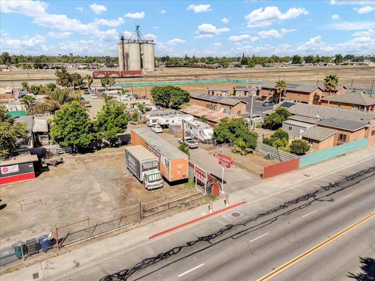 Tulare, CA 93274,715 S K Street
