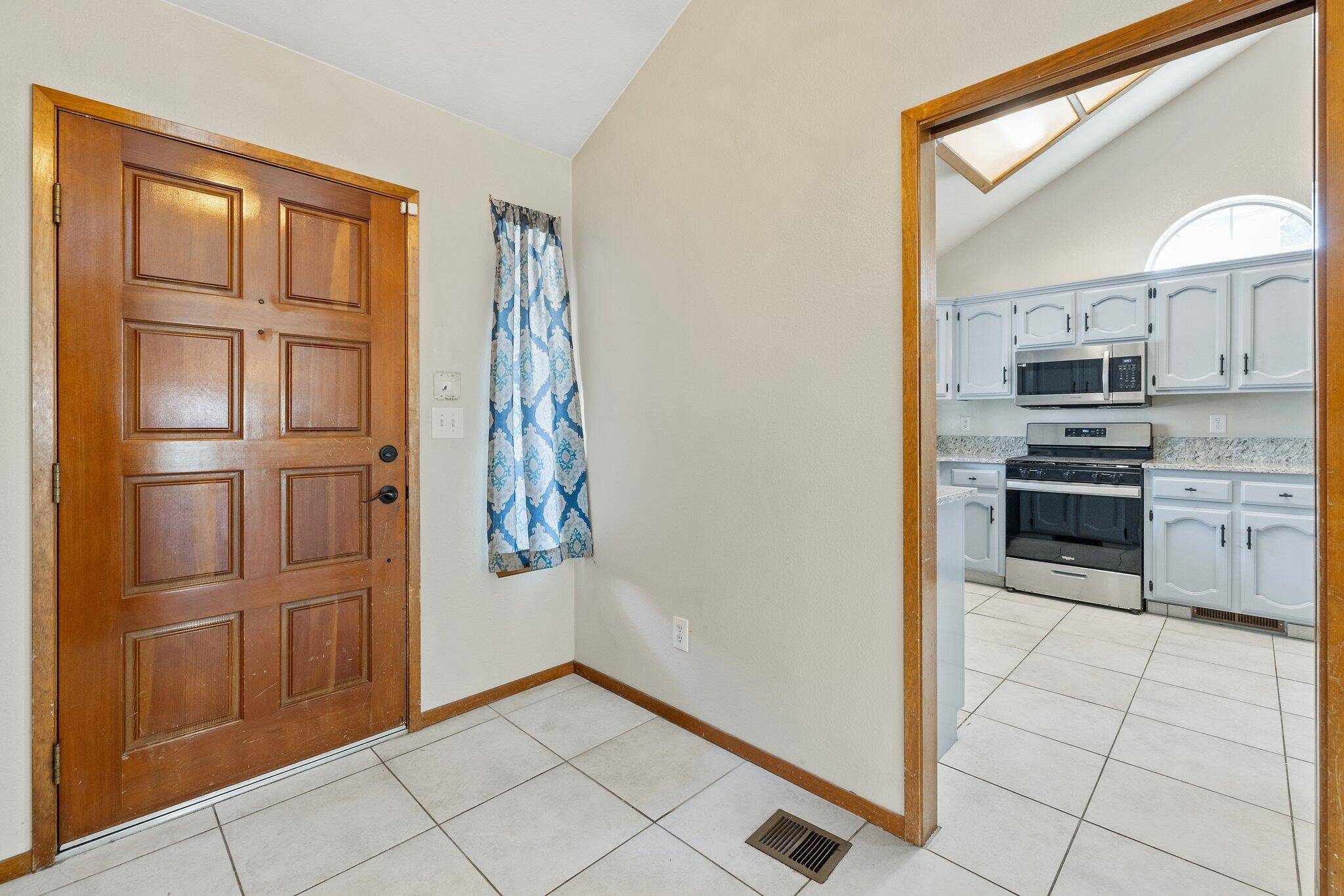 Visalia, CA 93292,925 S Pinkham Street