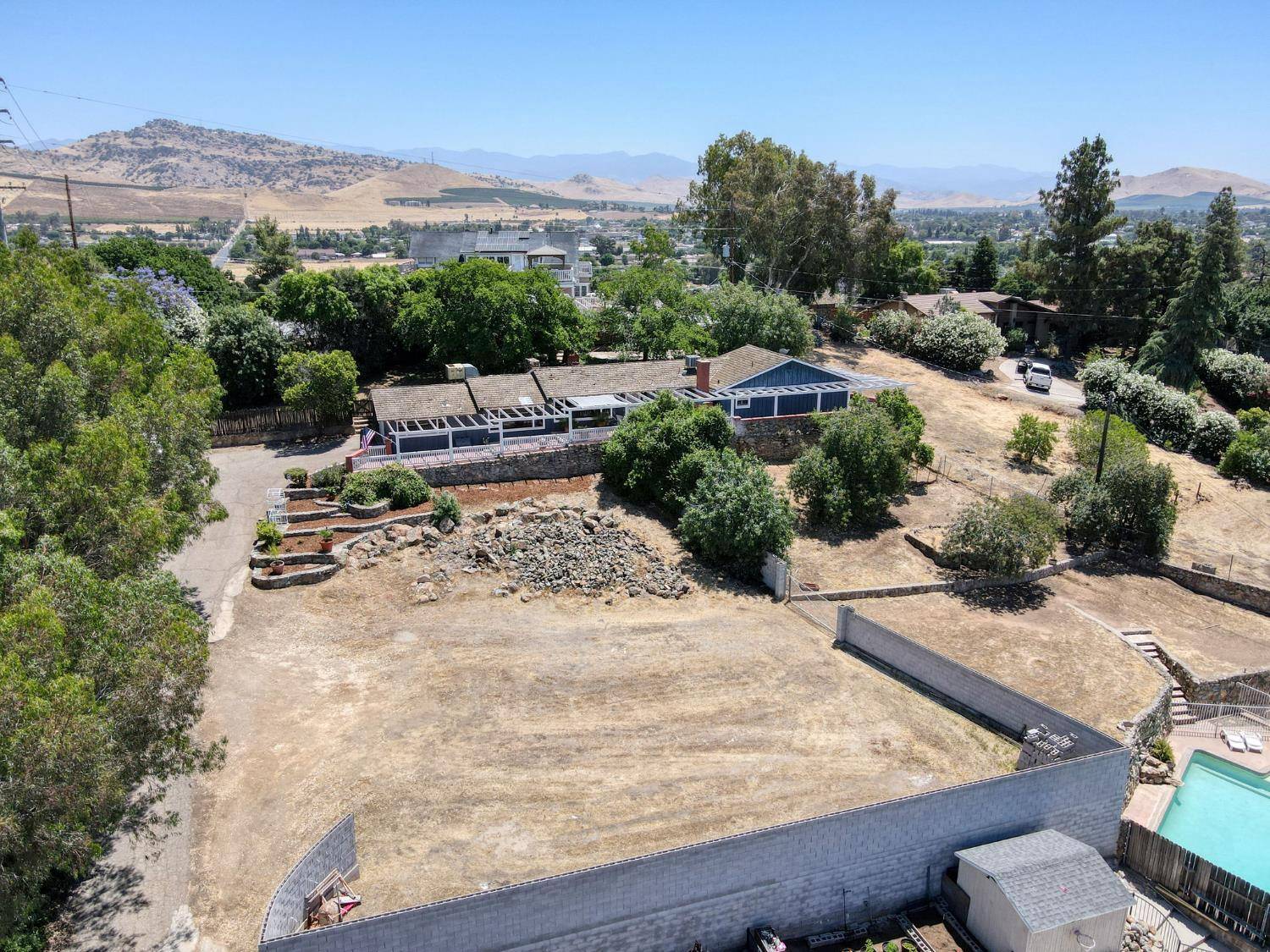 Porterville, CA 93257,986 N Highland Drive
