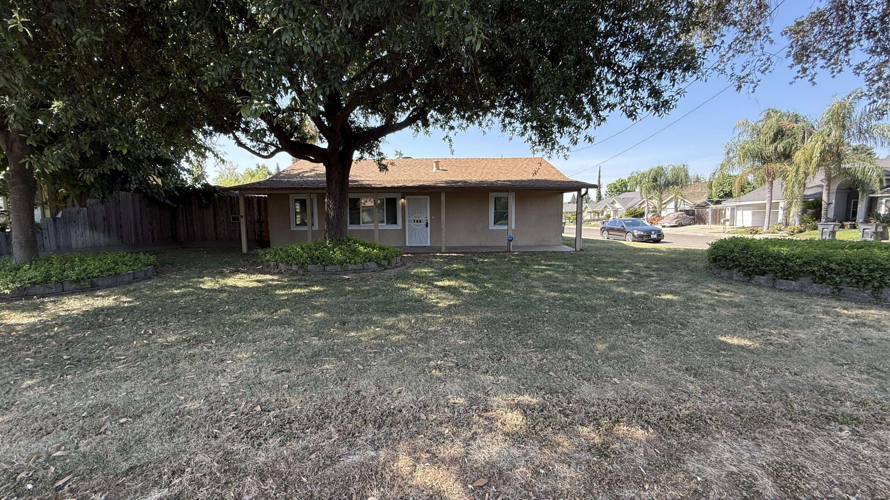 Visalia, CA 93277,705 W Walnut Avenue