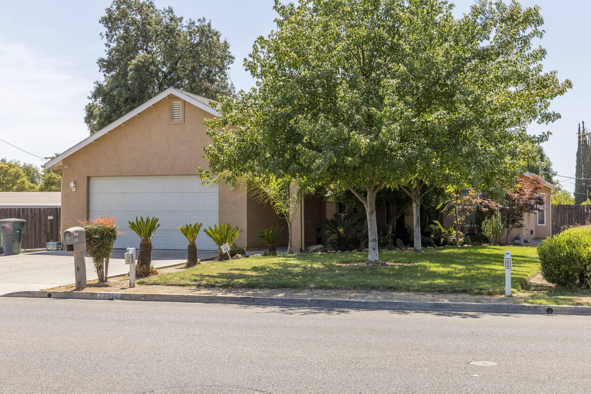 Visalia, CA 93277,2231 S Chinowth Street