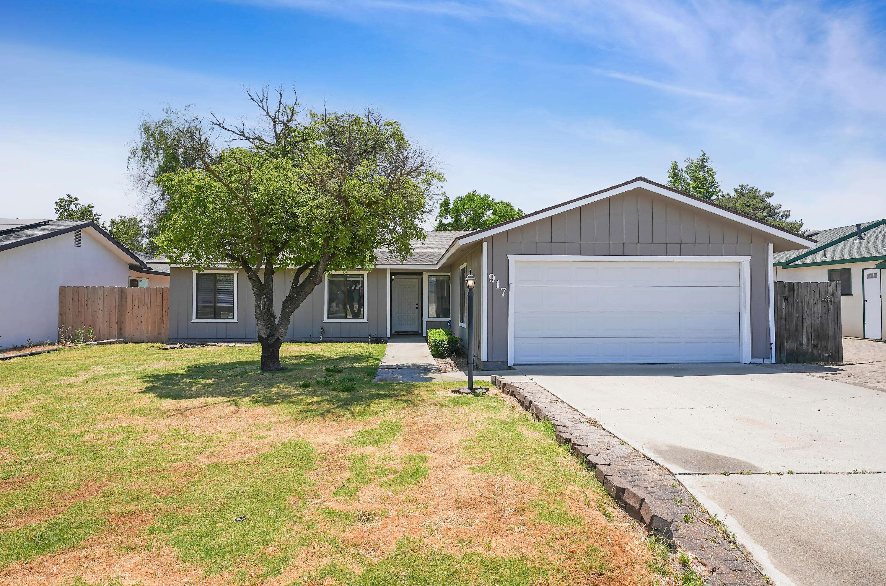 Hanford, CA 93230,917 Moffat Drive