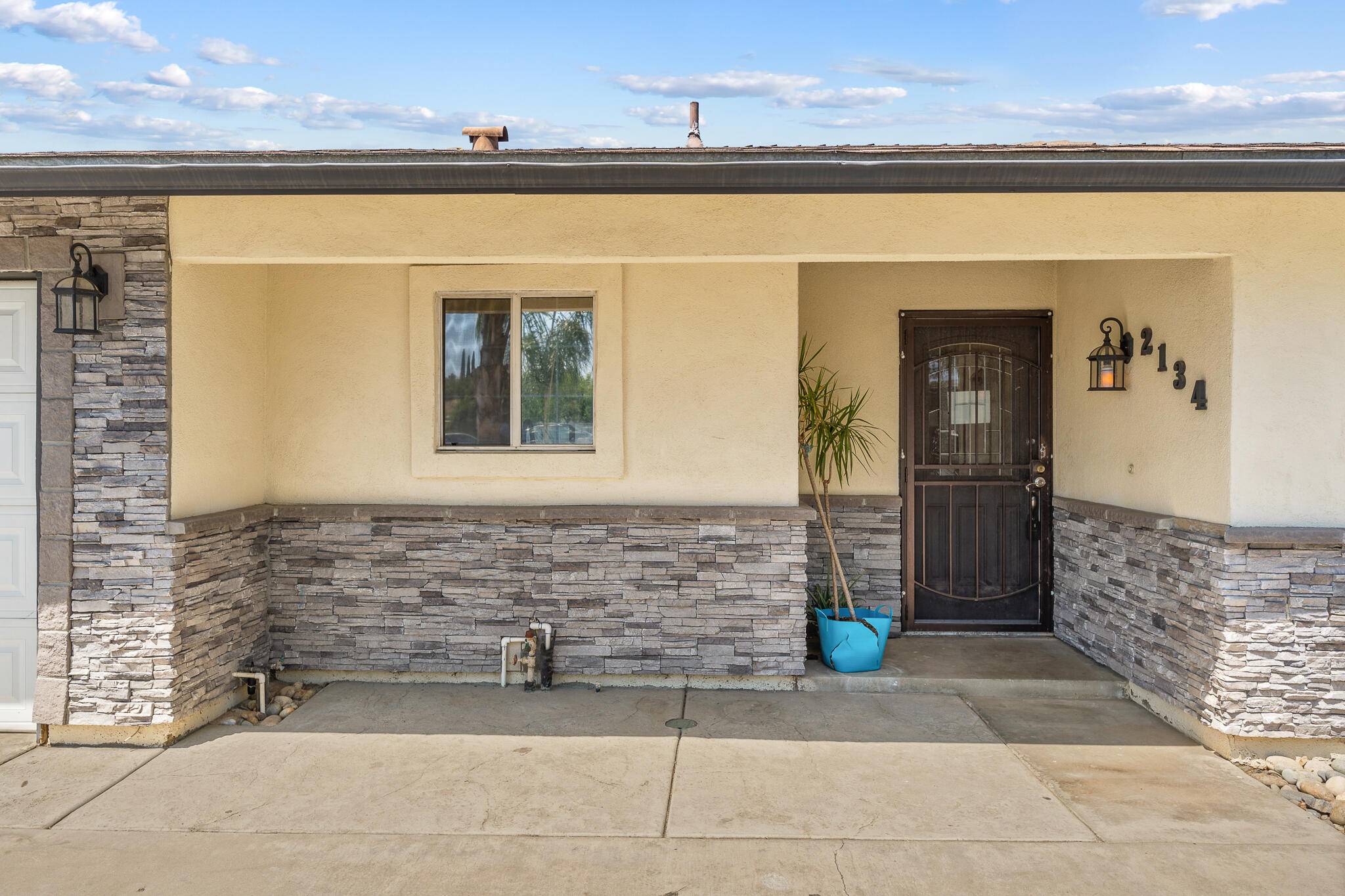 Visalia, CA 93291,2134 N Elm Street