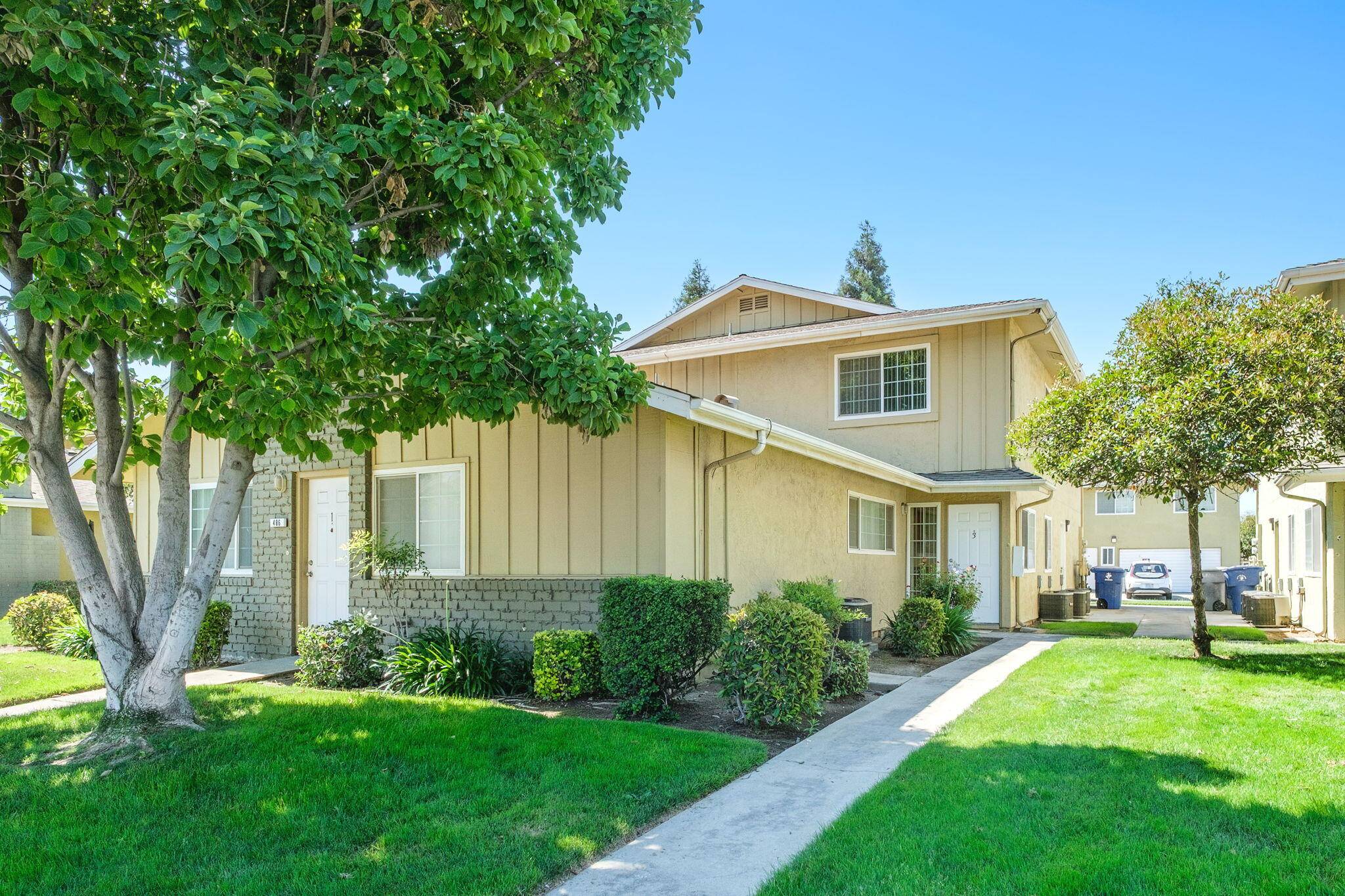 Clovis, CA 93612,486 W Alamos Avenue #3