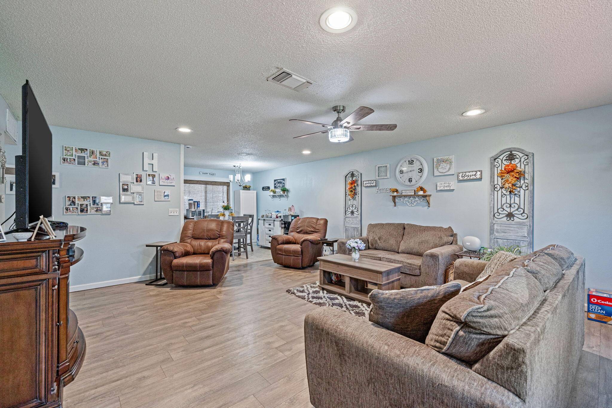 Lemoore, CA 93245,990 Linda Lane