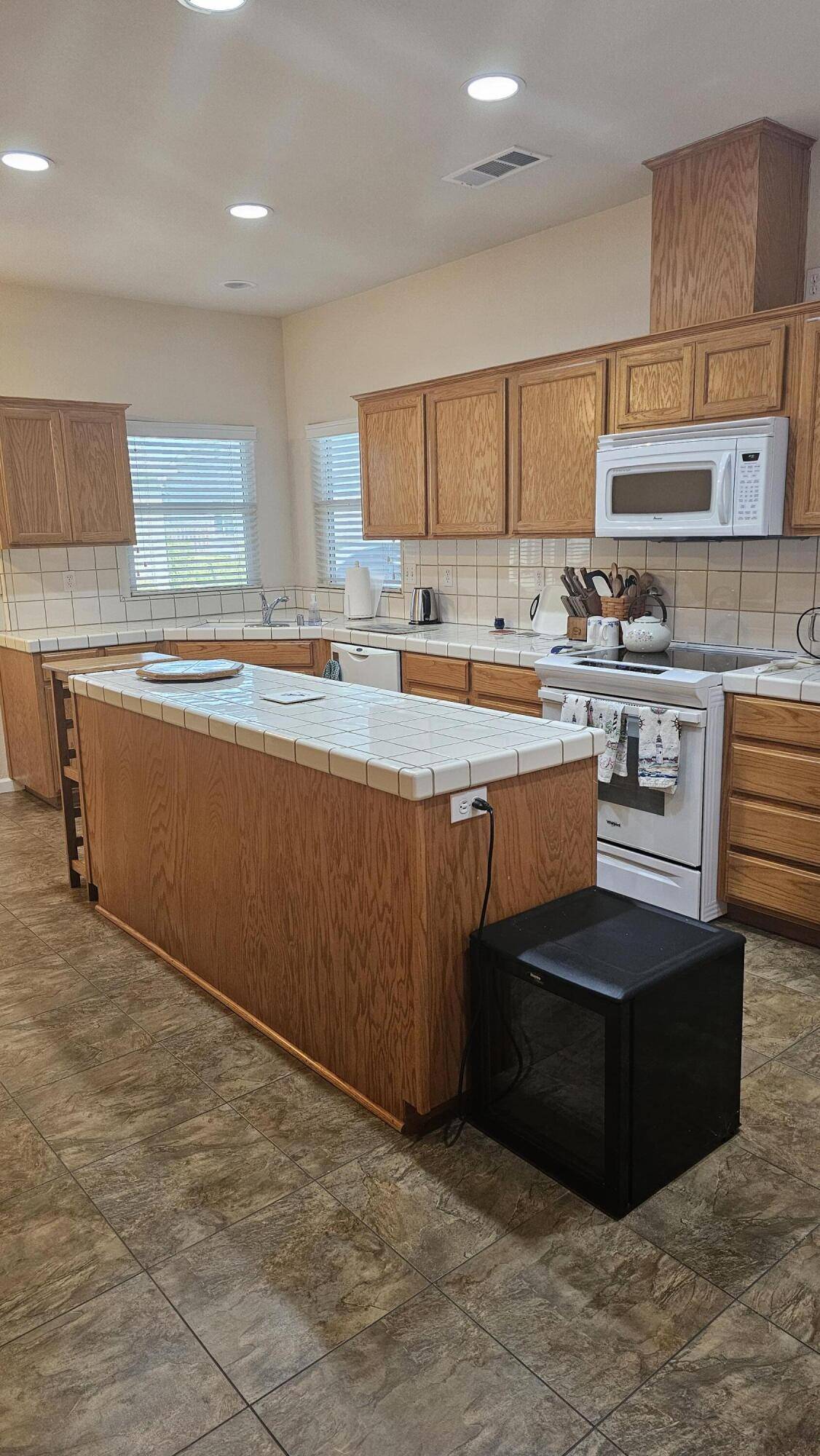 Visalia, CA 93277,4612 S Linda Vista Street