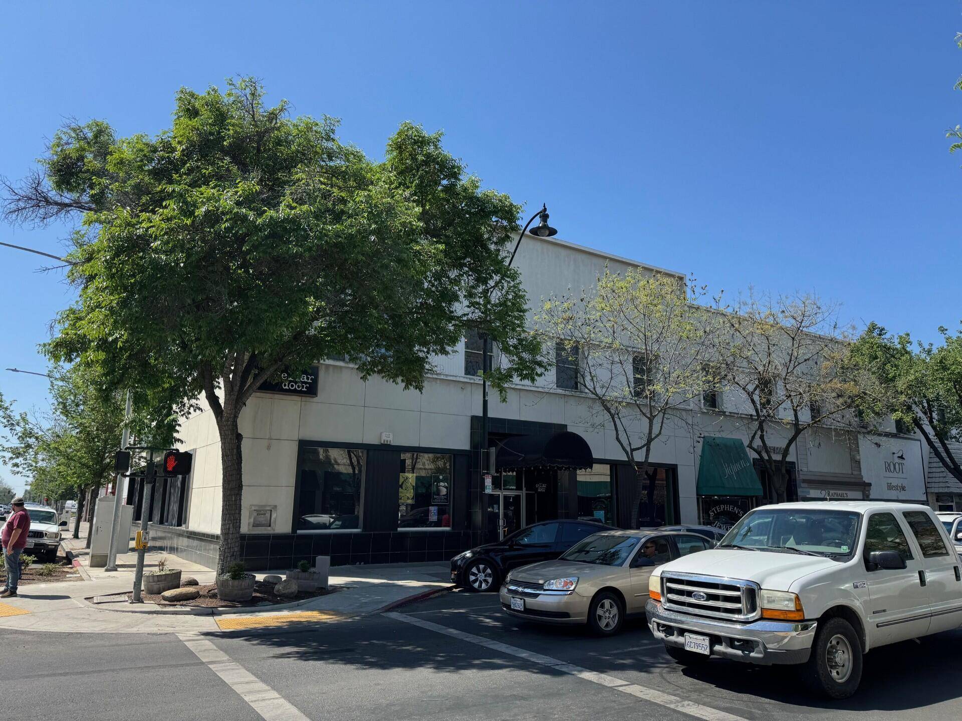 Visalia, CA 93291,101-111 W Main Street