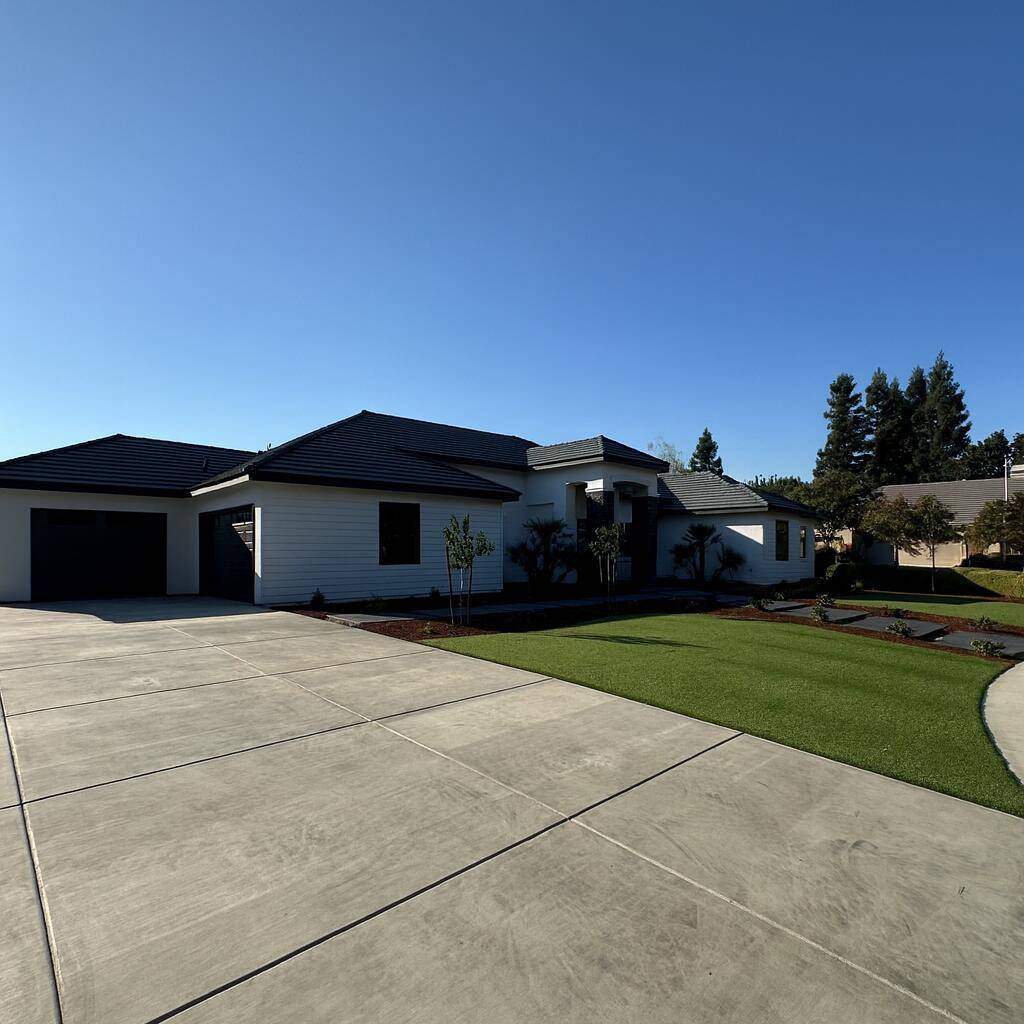Visalia, CA 93292,1701 S Crumal Street