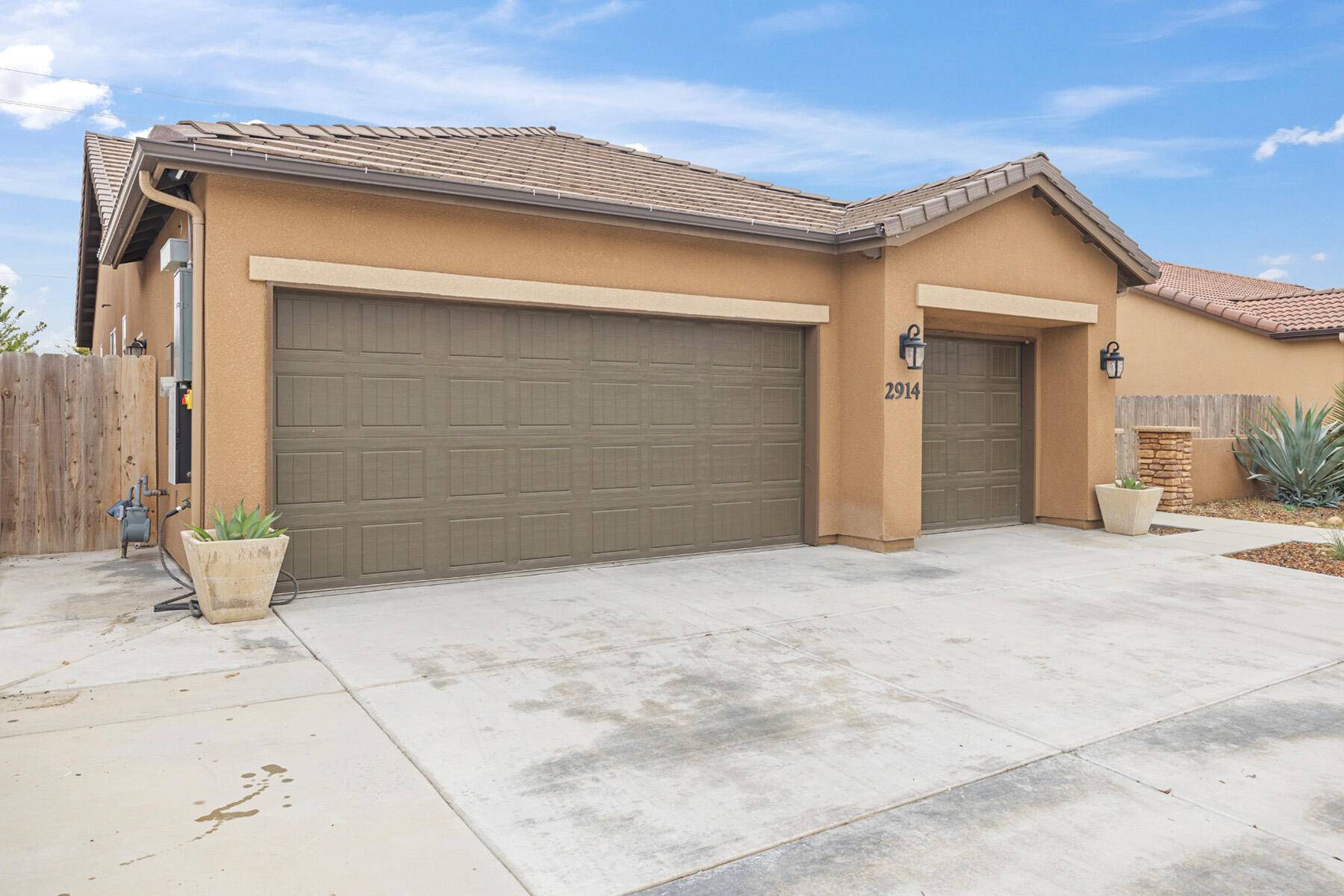 Visalia, CA 93292,2914 S Clark Street