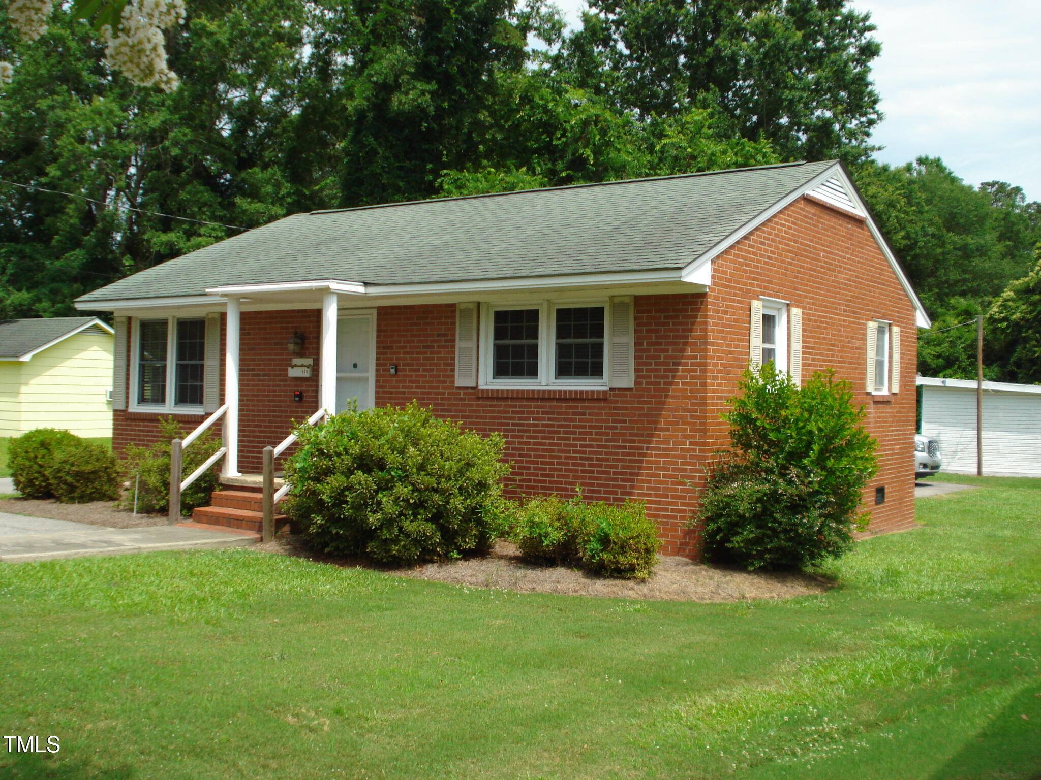 Dunn, NC 28334,608 N Ellis Avenue